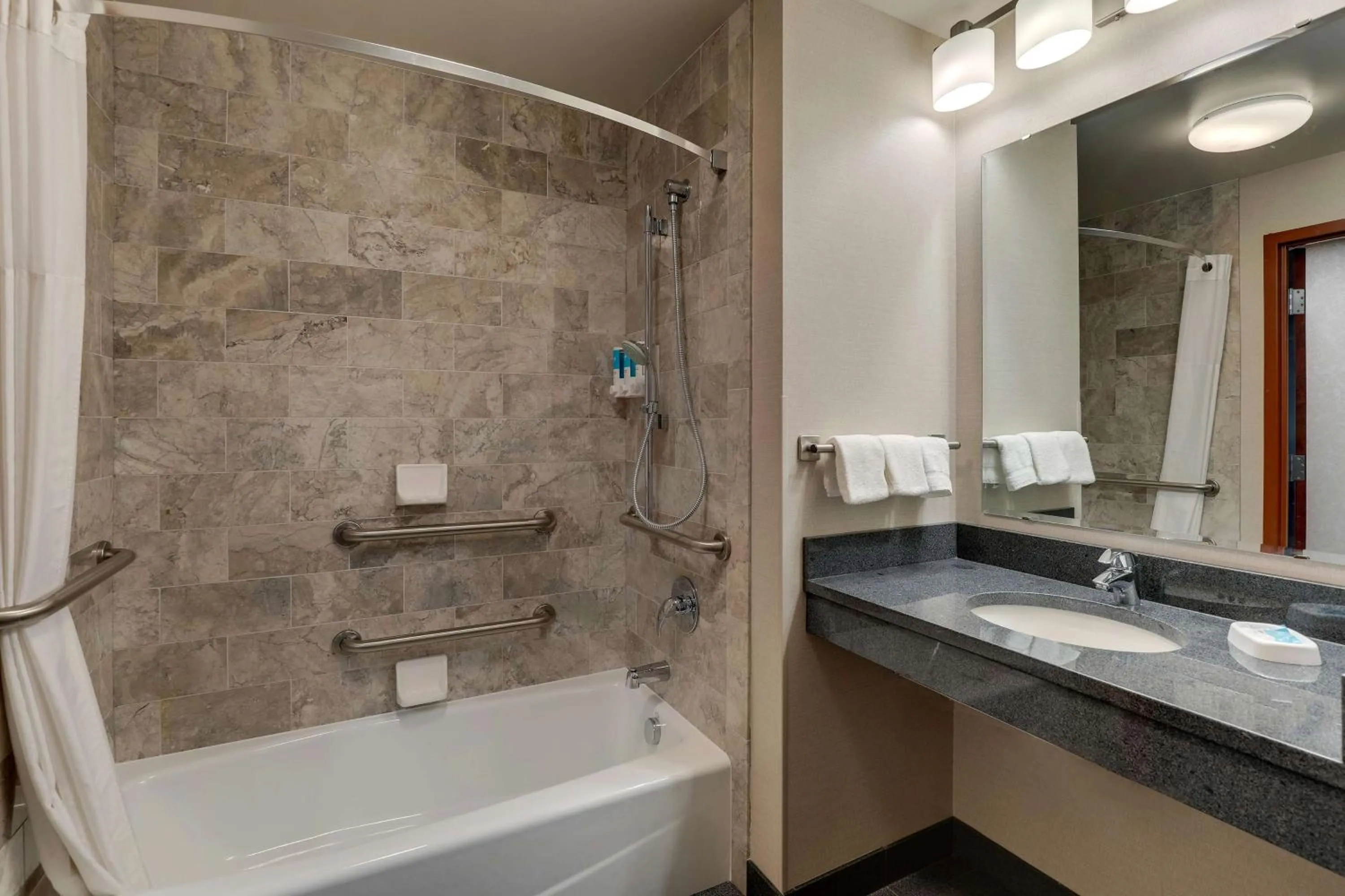 Bathroom in Drury Inn & Suites St. Louis Arnold