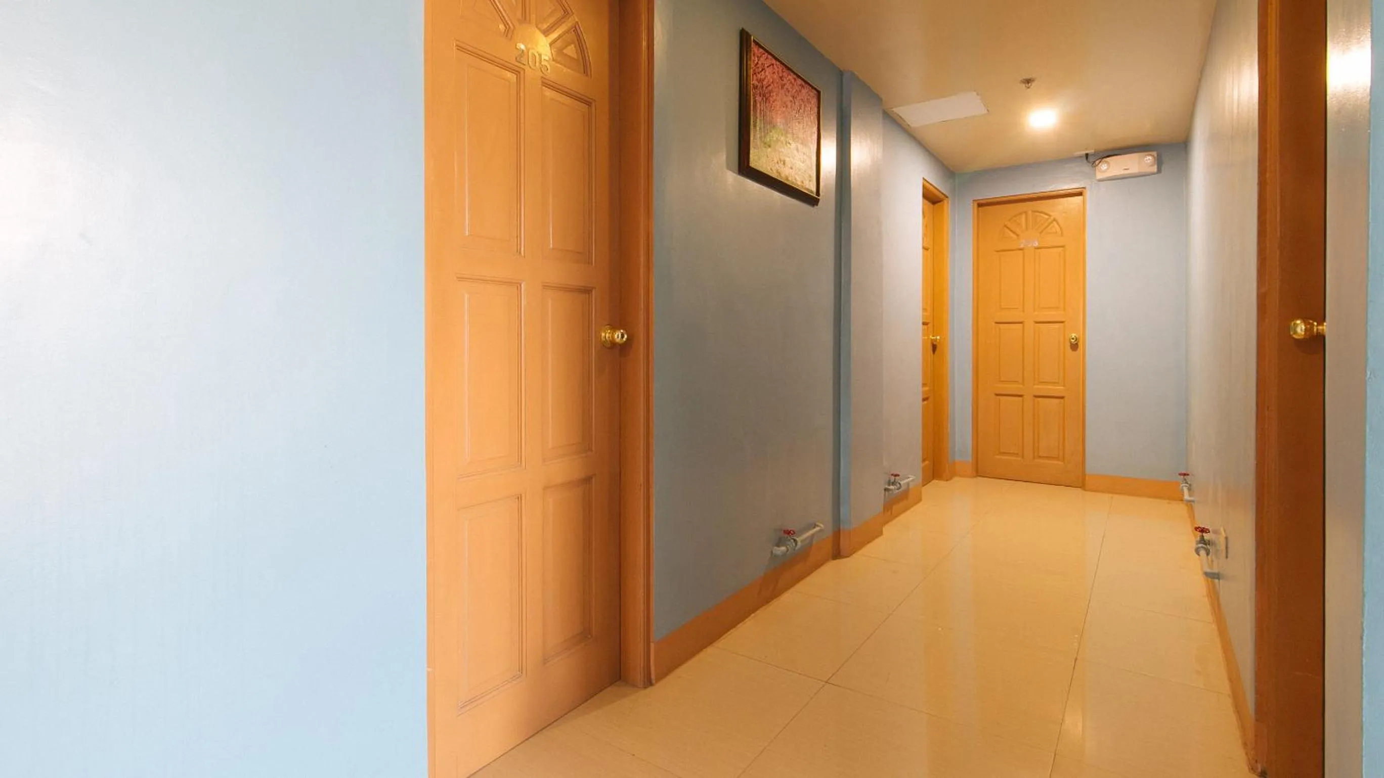 Area and facilities in RedDoorz at Isabelita Hotel Tuguegarao City