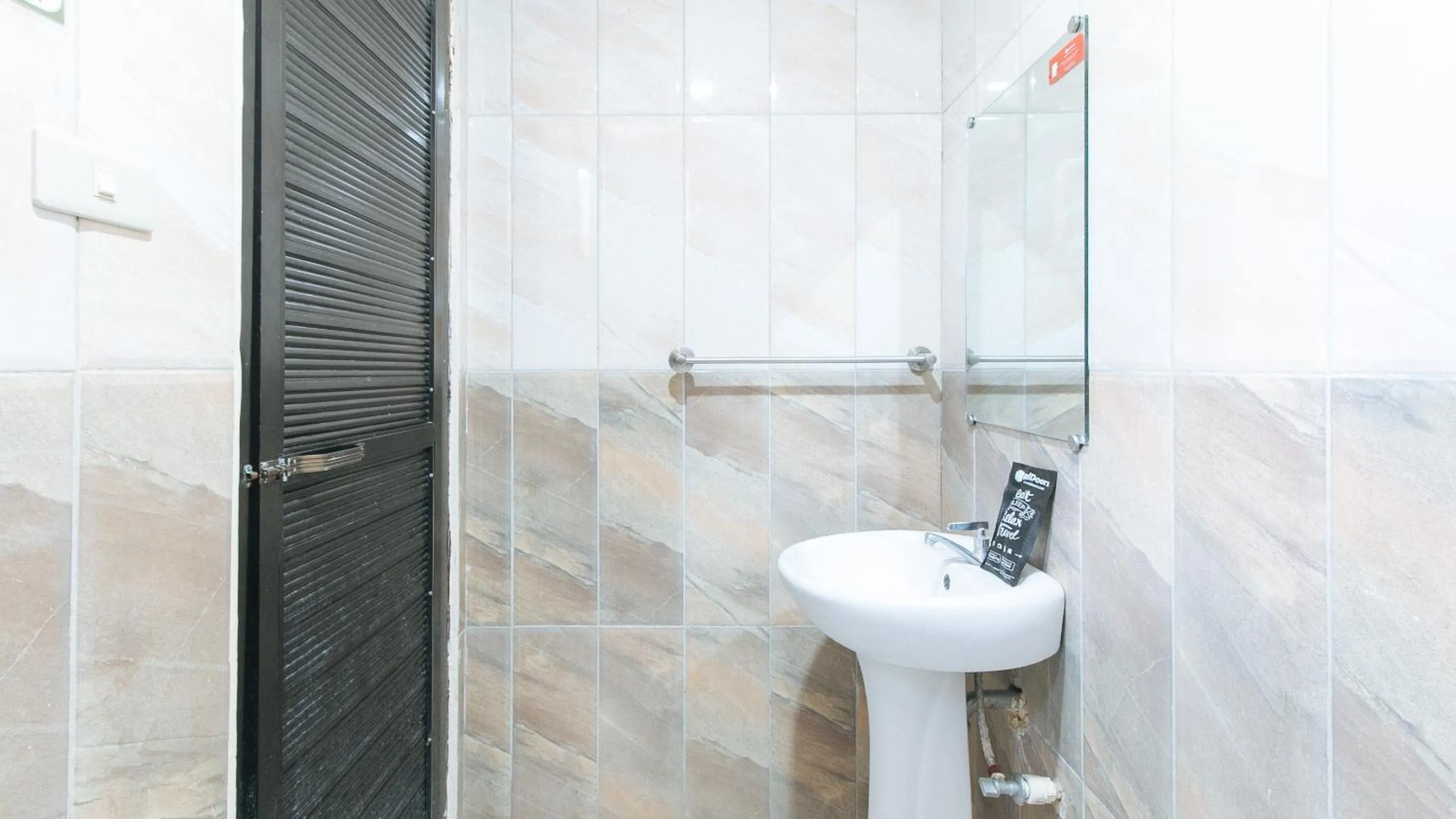 Shower in RedDoorz at Isabelita Hotel Tuguegarao City