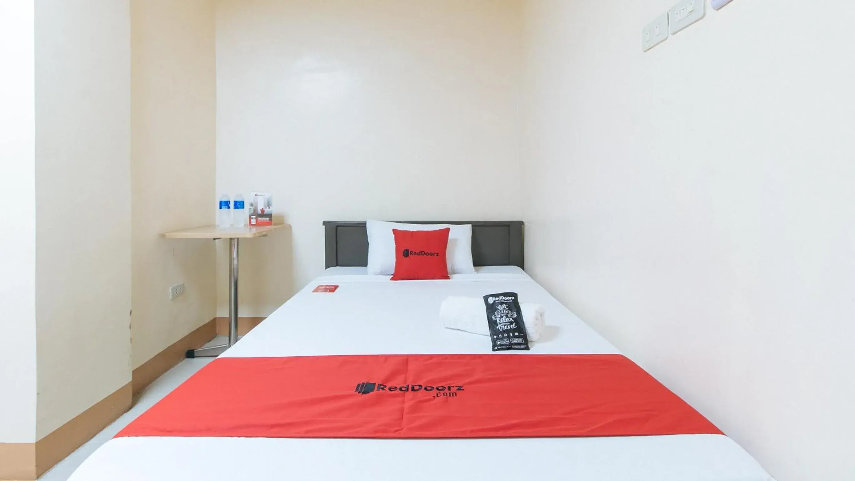 Single Room in RedDoorz at Isabelita Hotel Tuguegarao City Single Room in RedDoorz at Isabelita Hotel Tuguegarao City