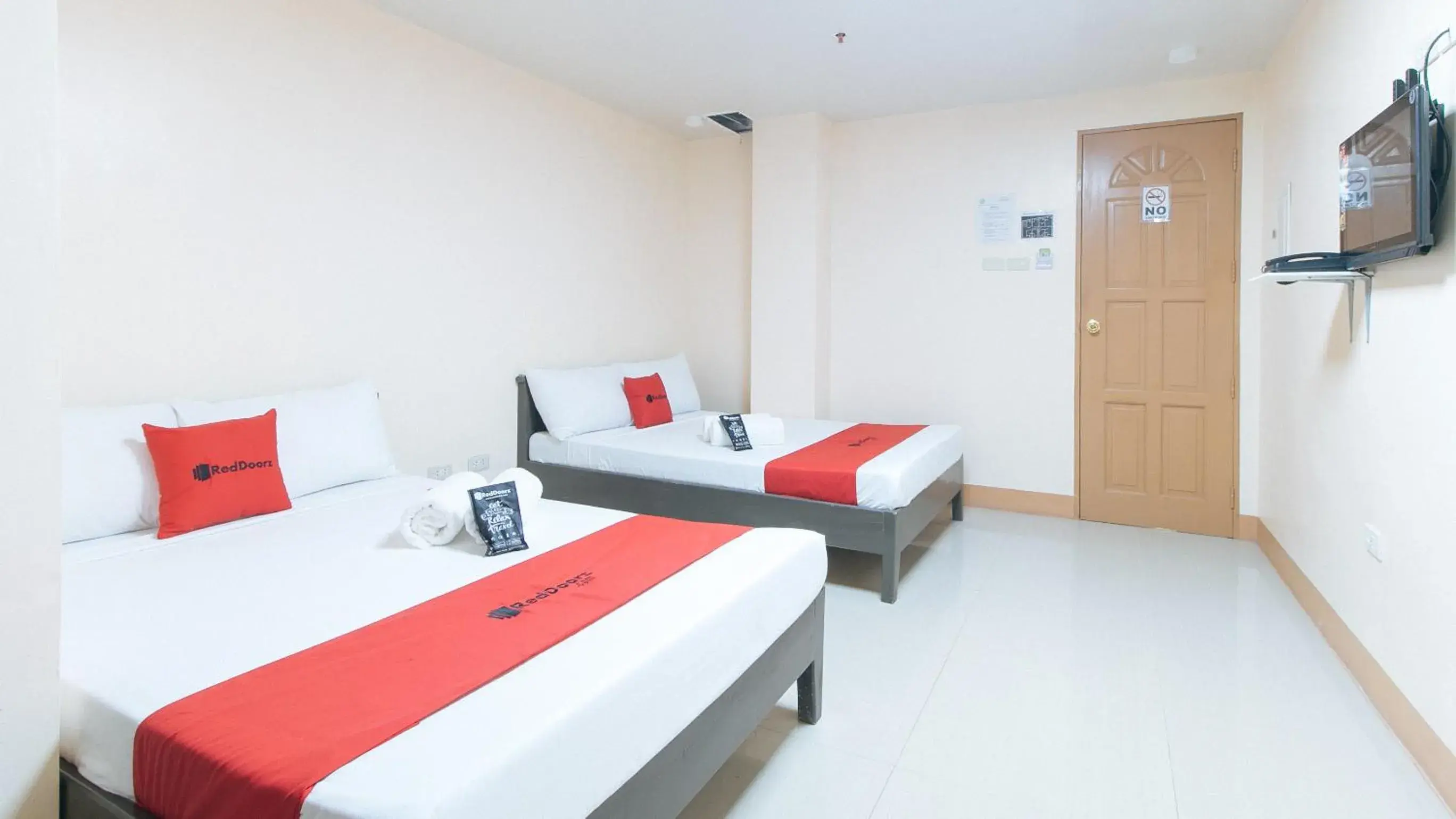 Bed in RedDoorz at Isabelita Hotel Tuguegarao City Bed in RedDoorz at Isabelita Hotel Tuguegarao City