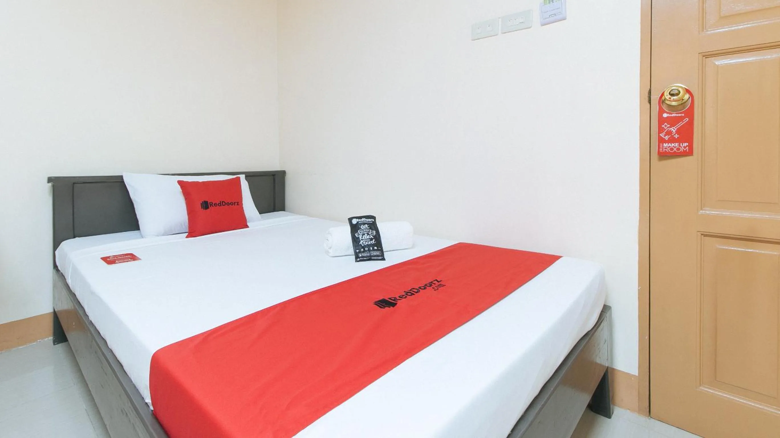Bed in RedDoorz at Isabelita Hotel Tuguegarao City
