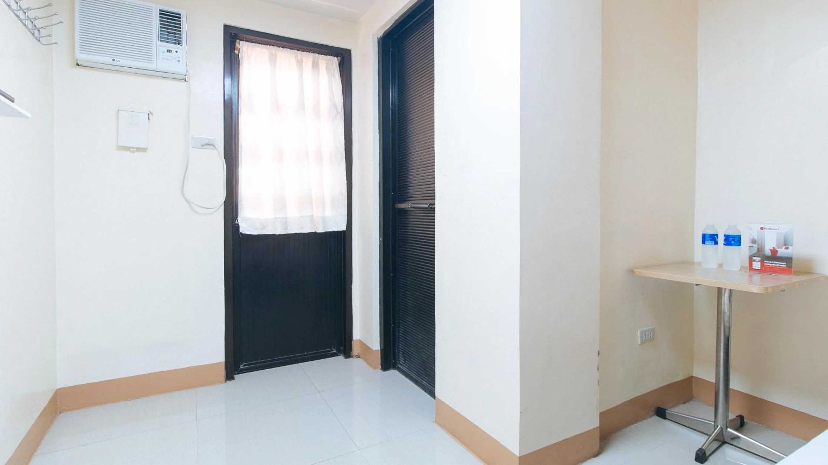 air conditioner in RedDoorz at Isabelita Hotel Tuguegarao City