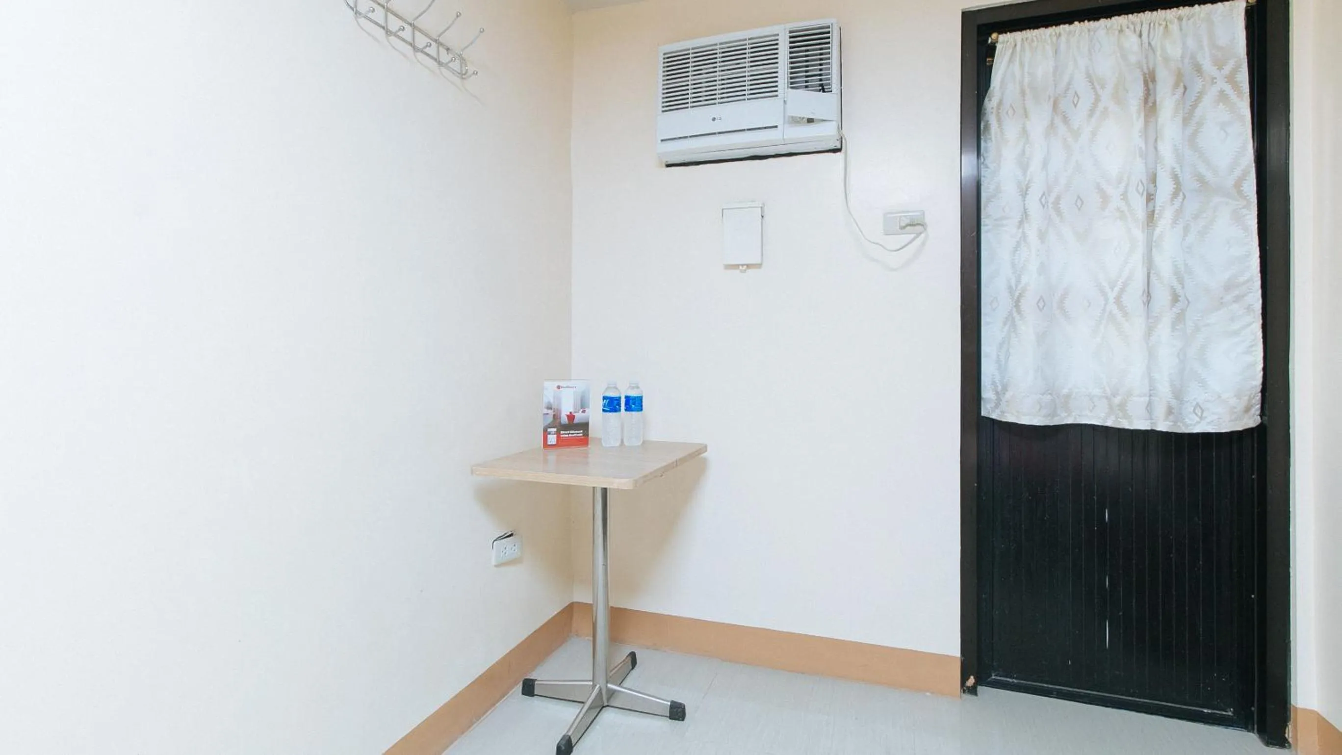 air conditioner in RedDoorz at Isabelita Hotel Tuguegarao City