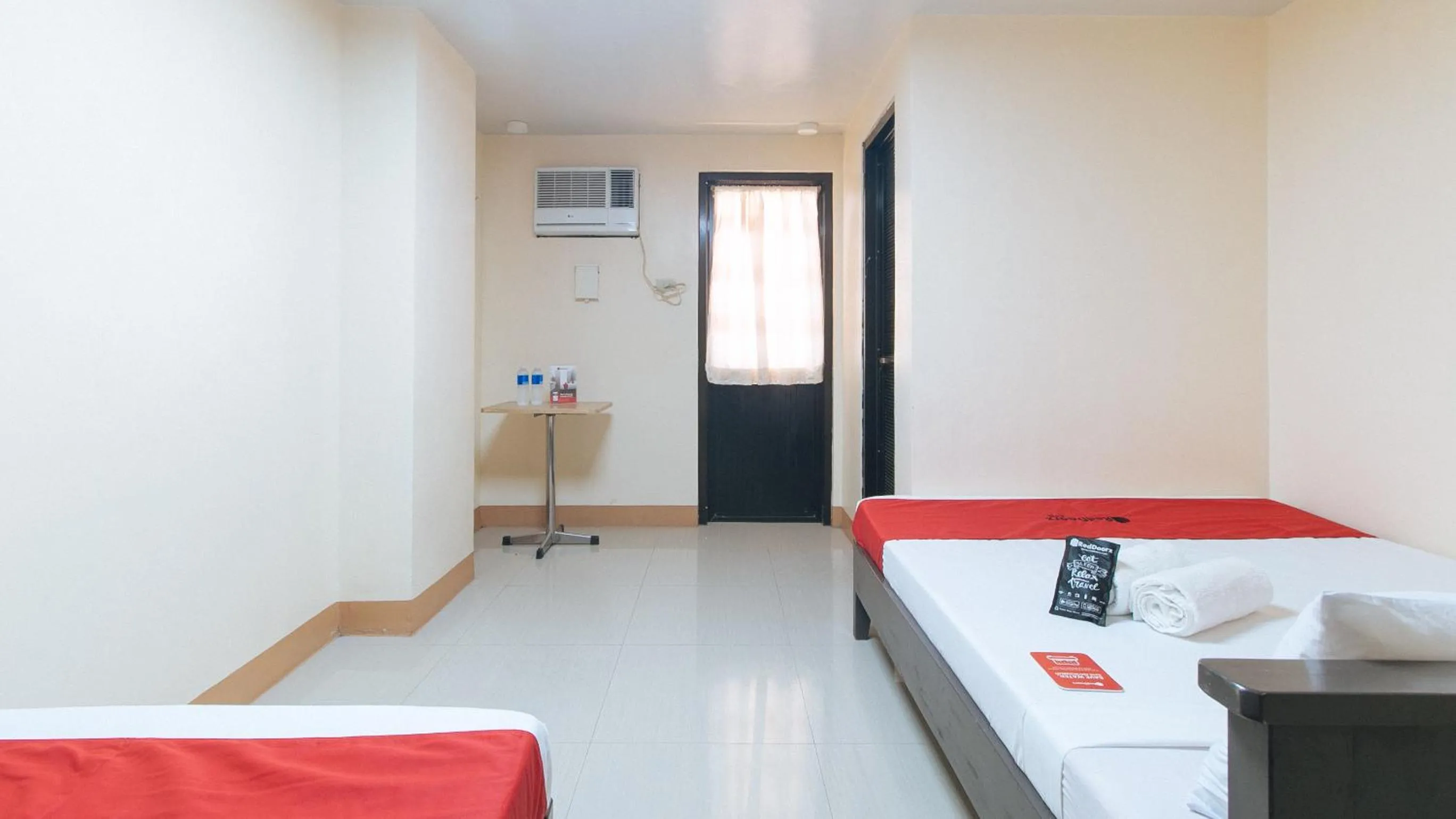 Bed in RedDoorz at Isabelita Hotel Tuguegarao City