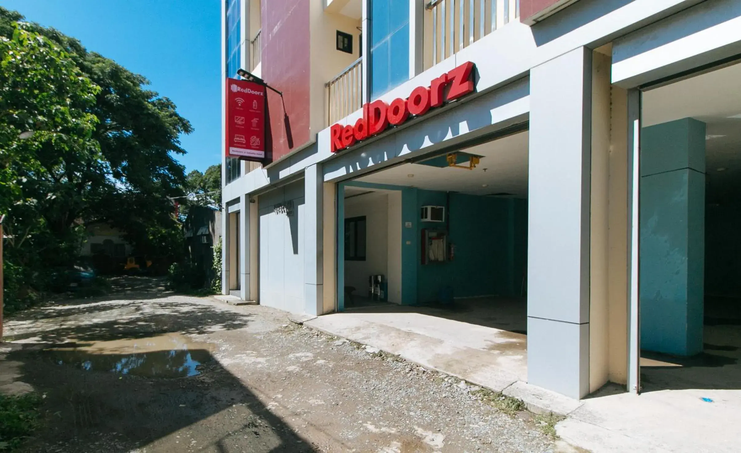 Property building in RedDoorz at Isabelita Hotel Tuguegarao City Property building in RedDoorz at Isabelita Hotel Tuguegarao City