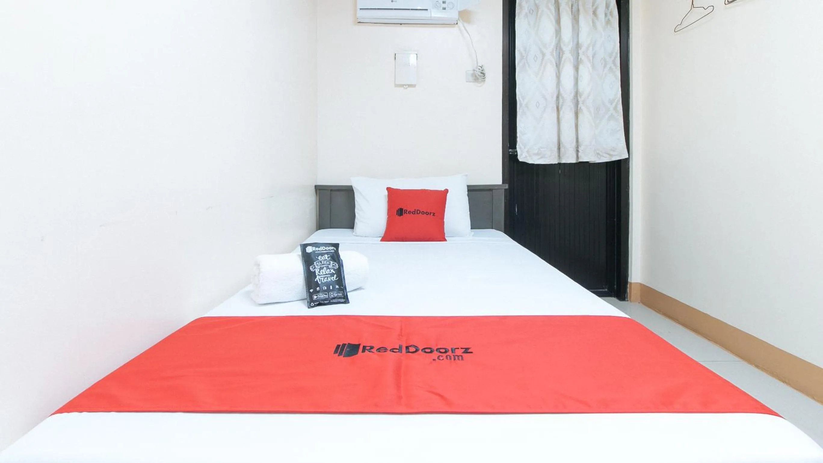 Photo of the whole room, Bed in RedDoorz at Isabelita Hotel Tuguegarao City