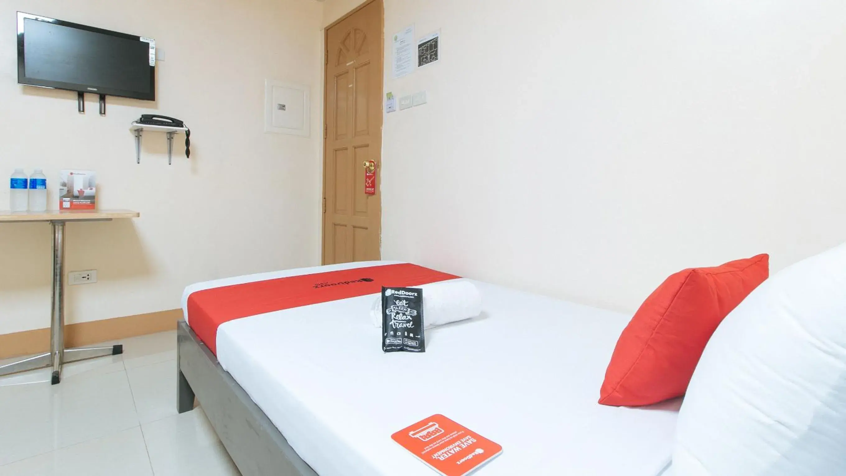 Bed in RedDoorz at Isabelita Hotel Tuguegarao City Bed in RedDoorz at Isabelita Hotel Tuguegarao City