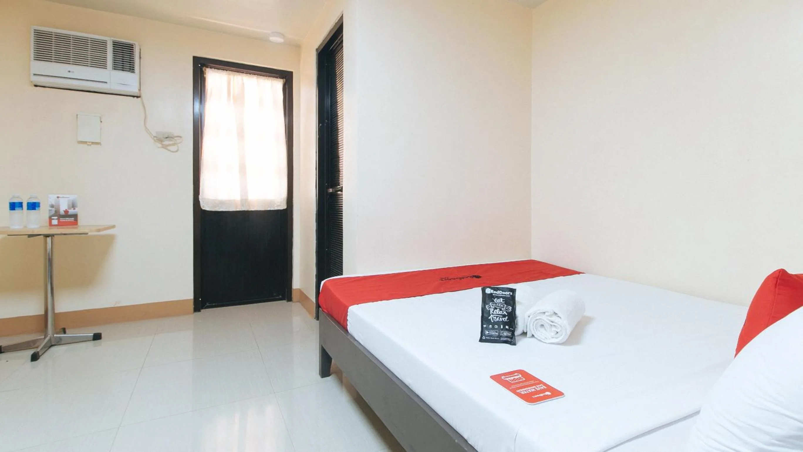 Bed in RedDoorz at Isabelita Hotel Tuguegarao City