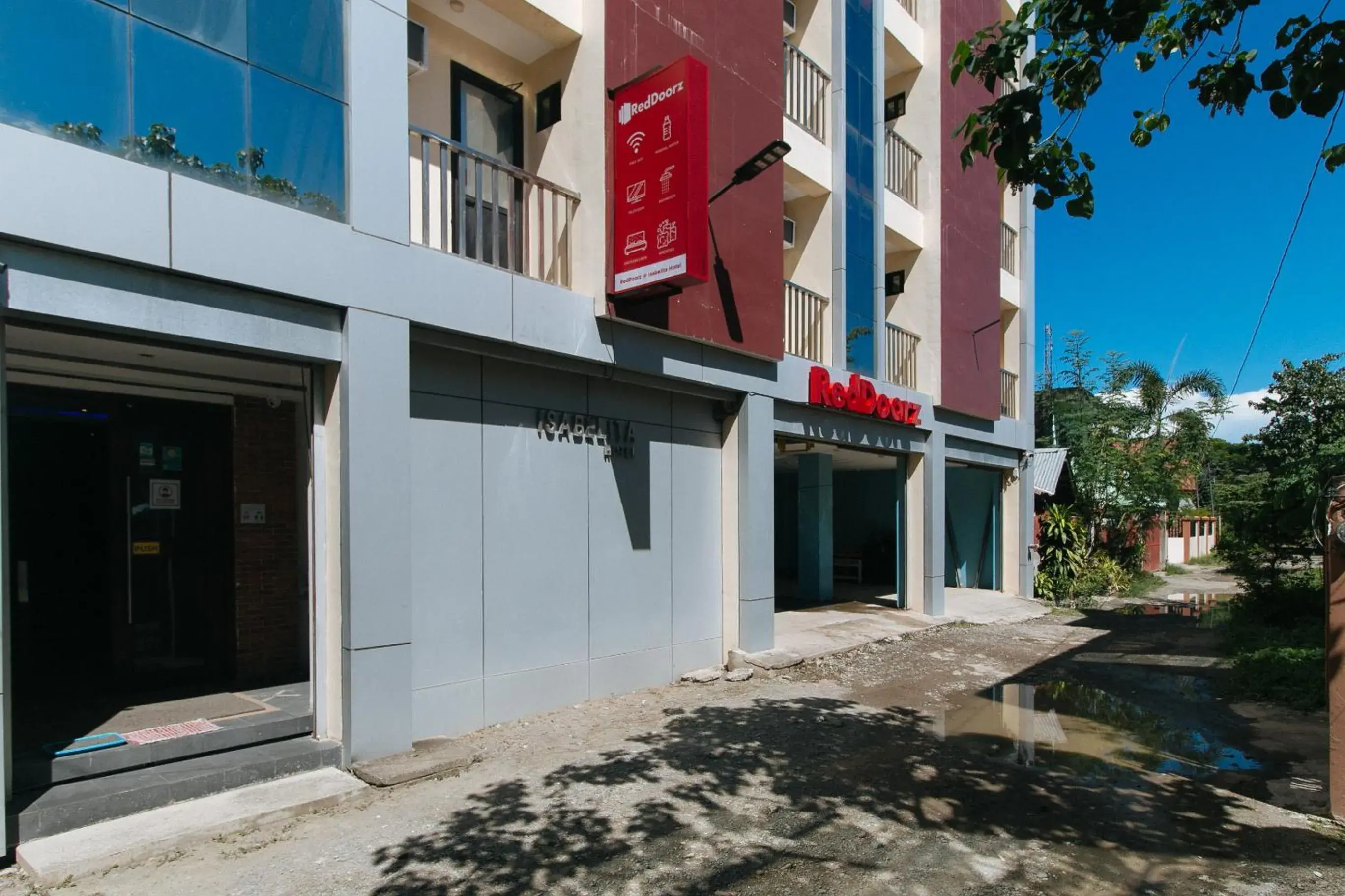 Property building in RedDoorz at Isabelita Hotel Tuguegarao City Property building in RedDoorz at Isabelita Hotel Tuguegarao City