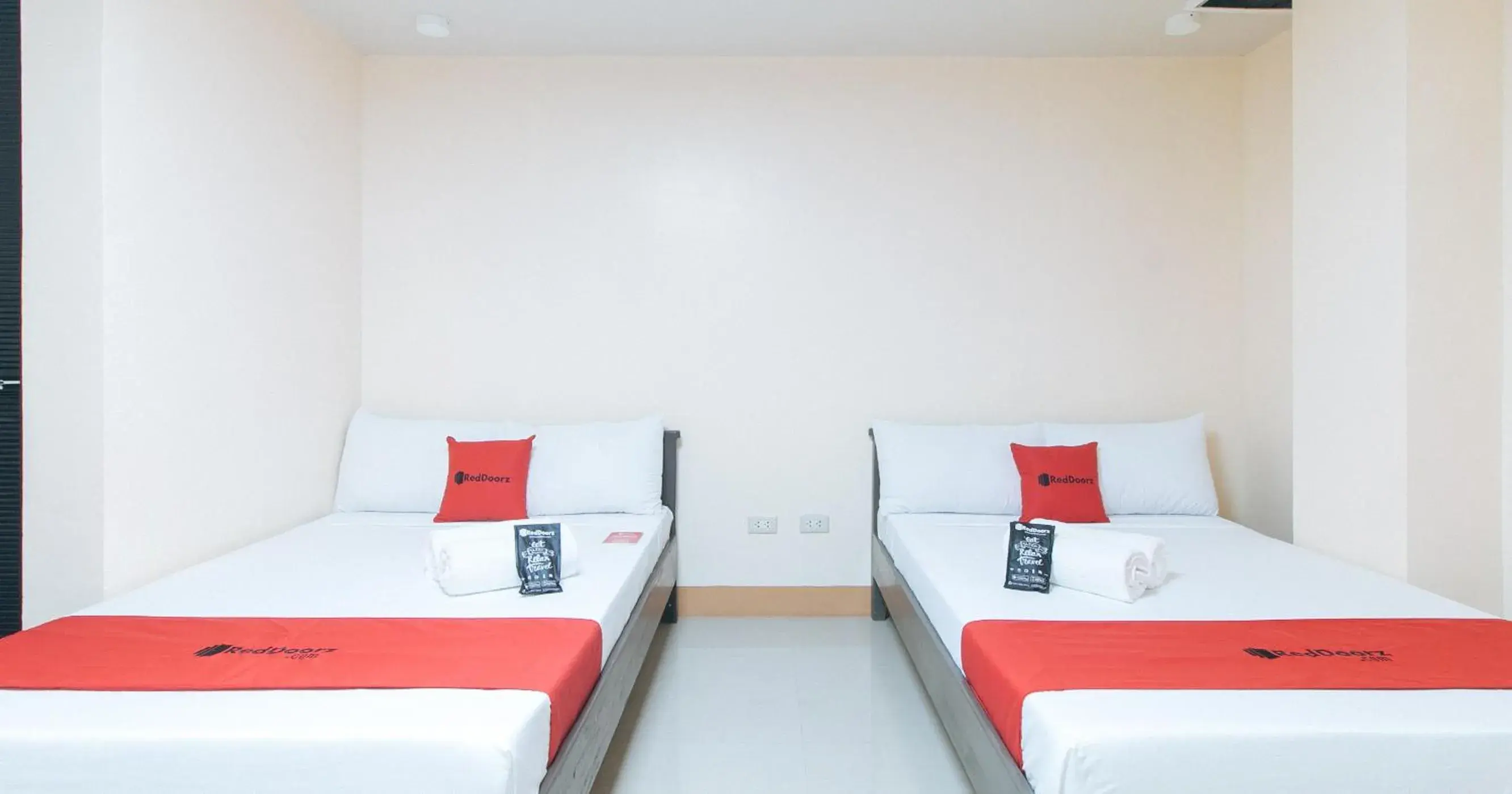 Bed in RedDoorz at Isabelita Hotel Tuguegarao City Bed in RedDoorz at Isabelita Hotel Tuguegarao City
