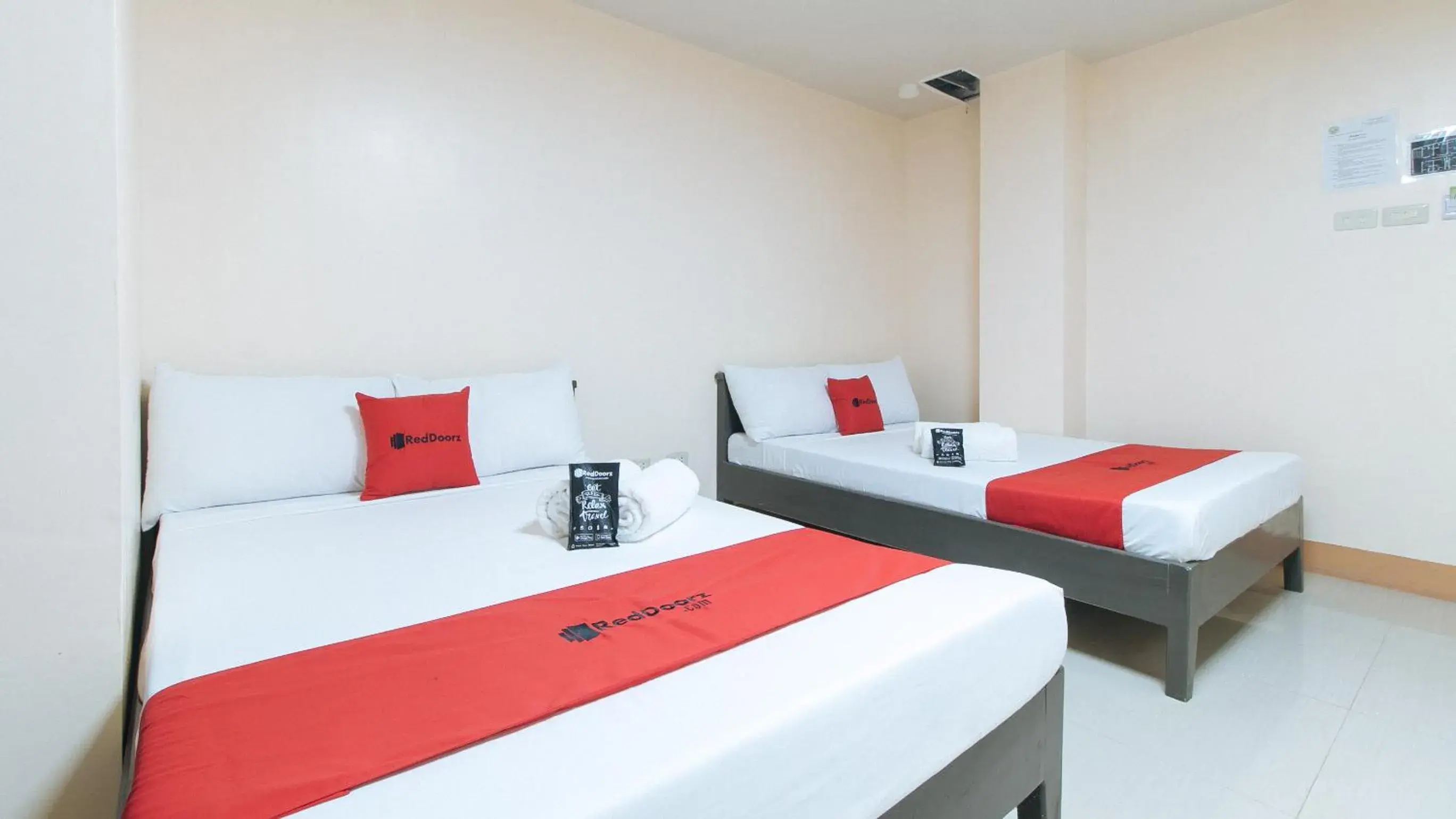 Bed in RedDoorz at Isabelita Hotel Tuguegarao City Bed in RedDoorz at Isabelita Hotel Tuguegarao City