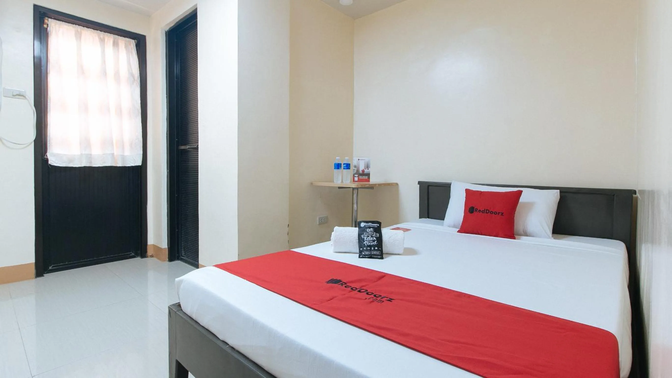 Bed in RedDoorz at Isabelita Hotel Tuguegarao City