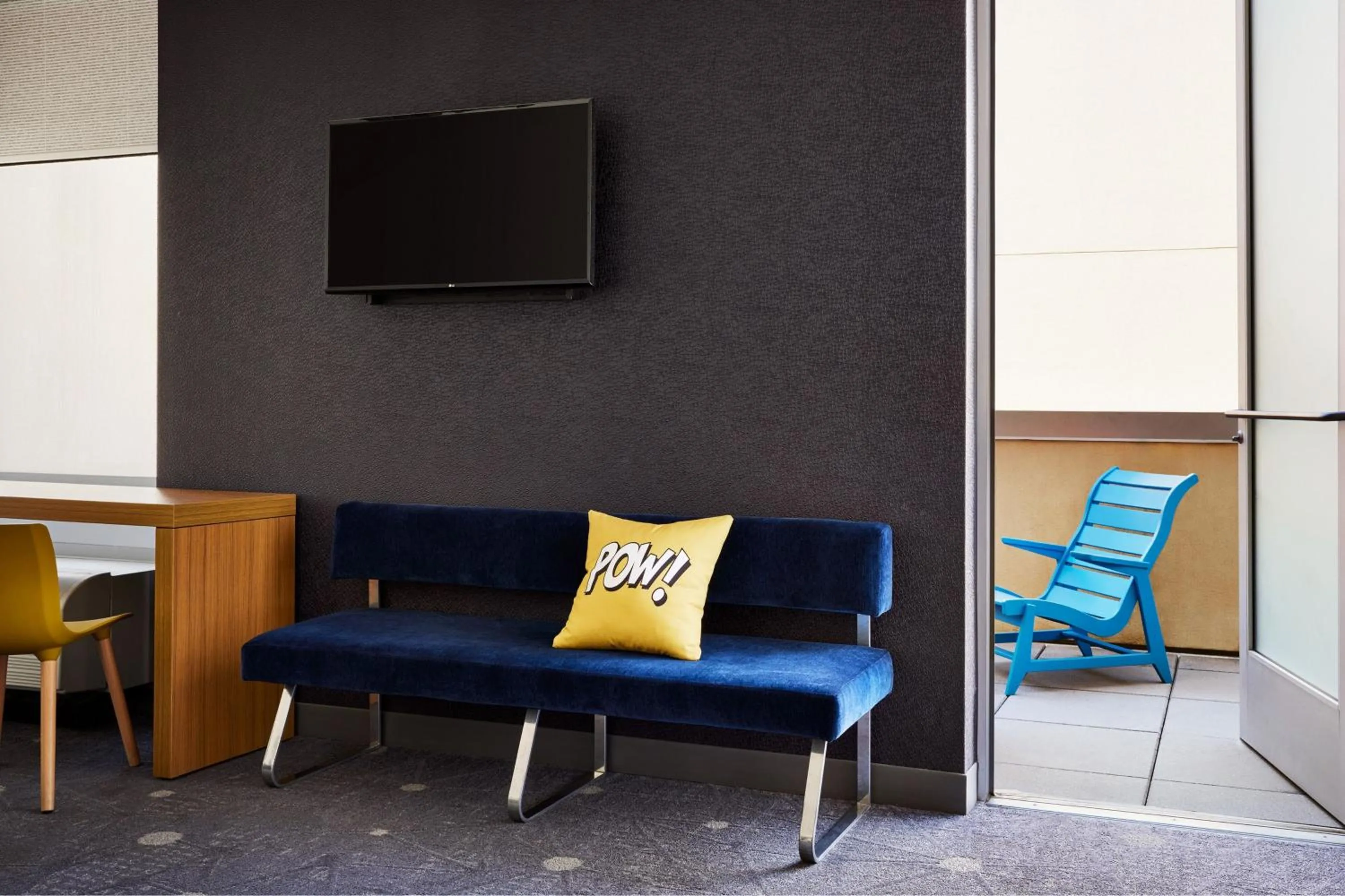 Photo of the whole room in Aloft Leawood-Overland Park