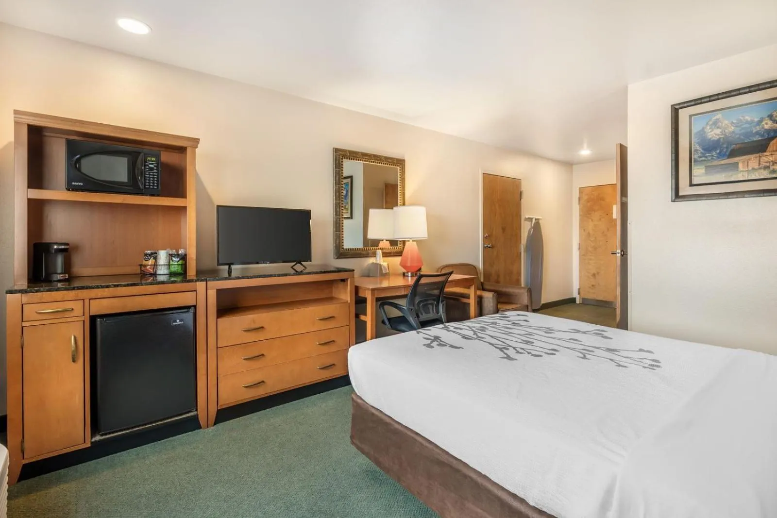 Bed in Colstrip Inn & Suites