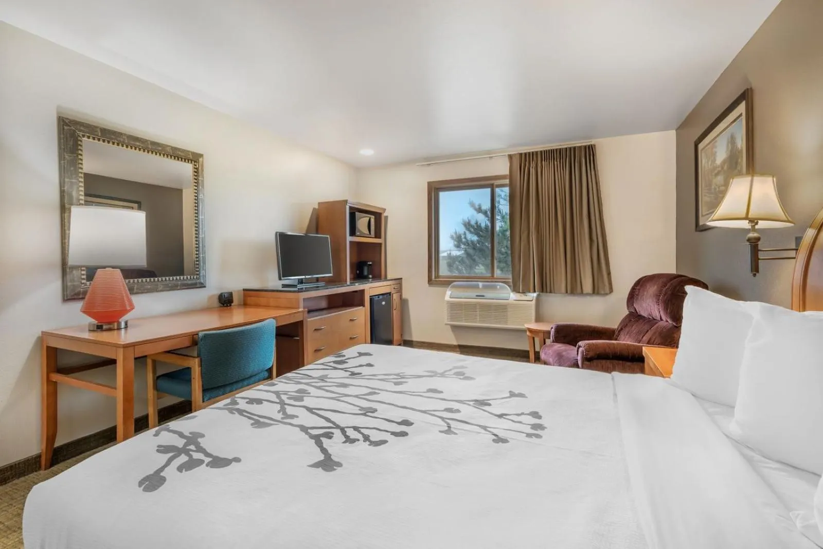 Bed in Colstrip Inn & Suites