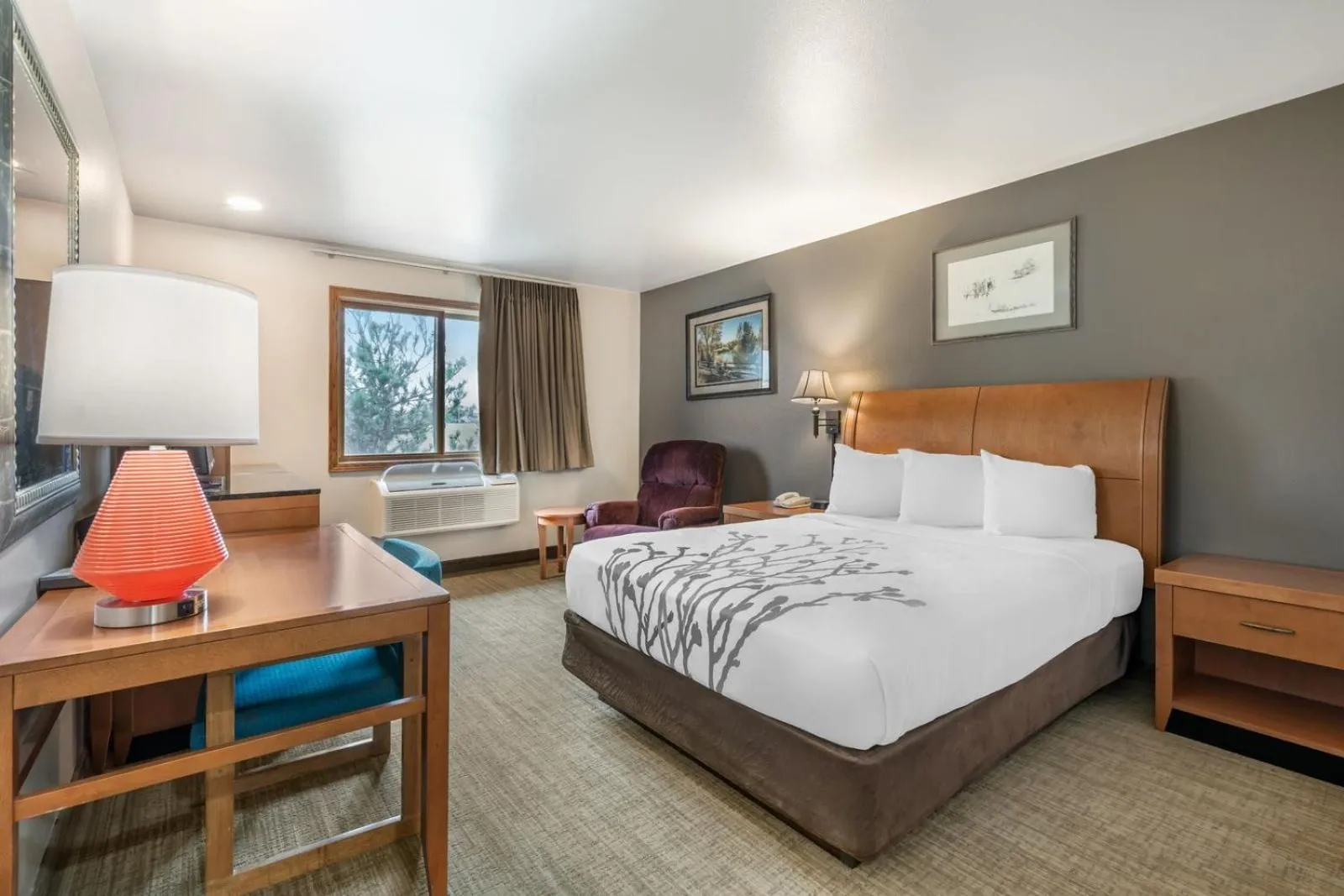 Bed in Colstrip Inn & Suites