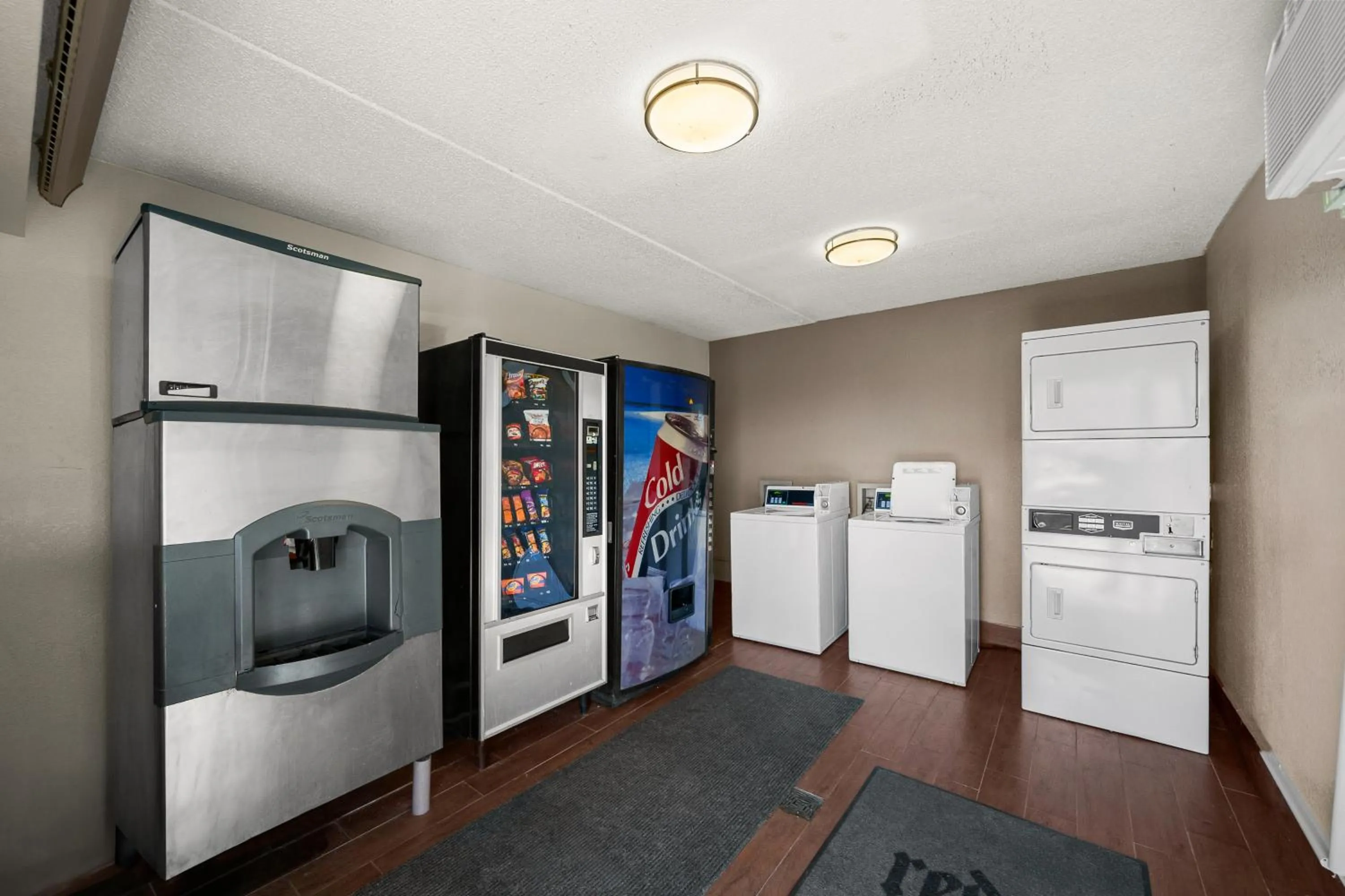 vending machine in Red Roof Inn Dallas - DFW Airport North