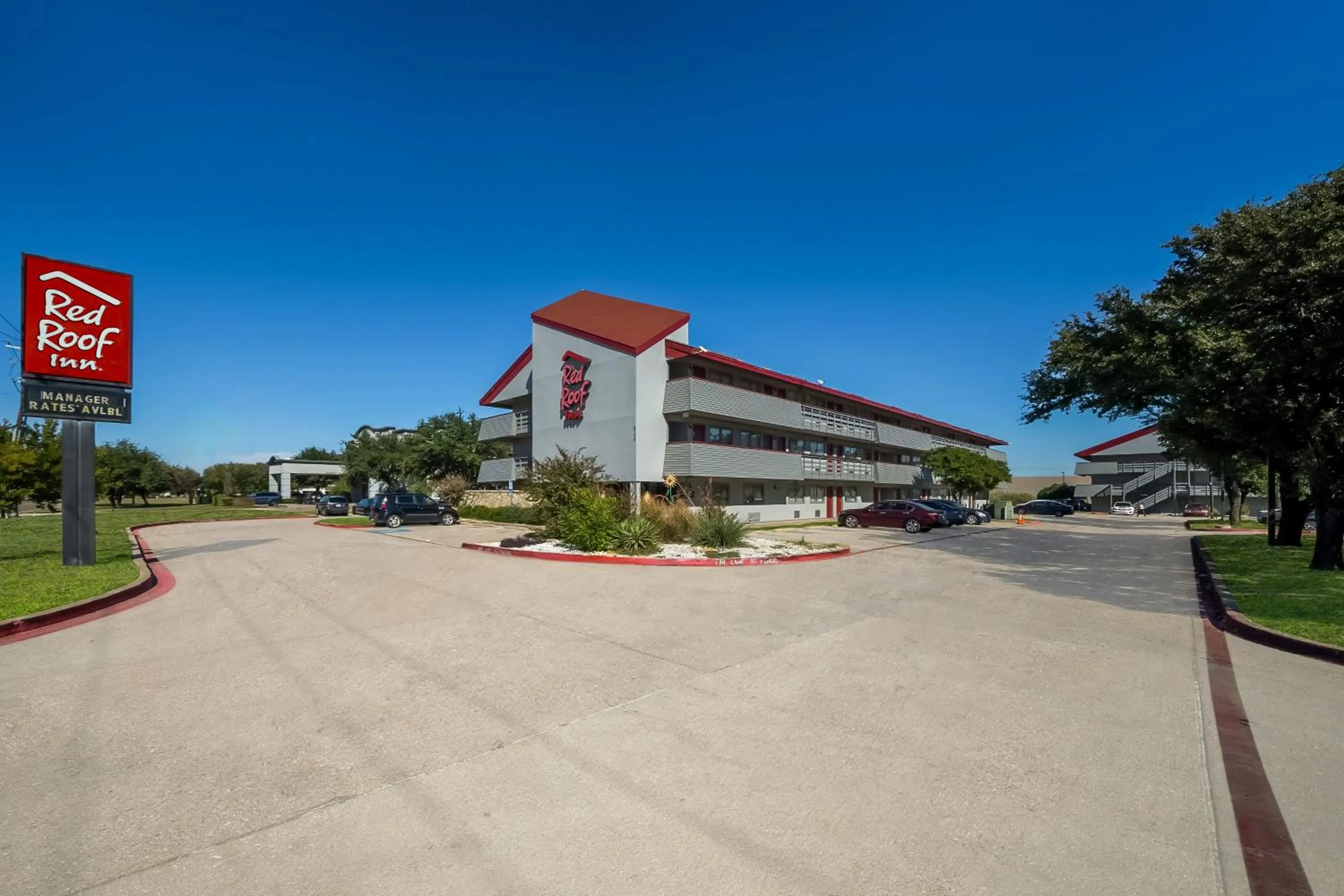 Property building in Red Roof Inn Dallas - DFW Airport North