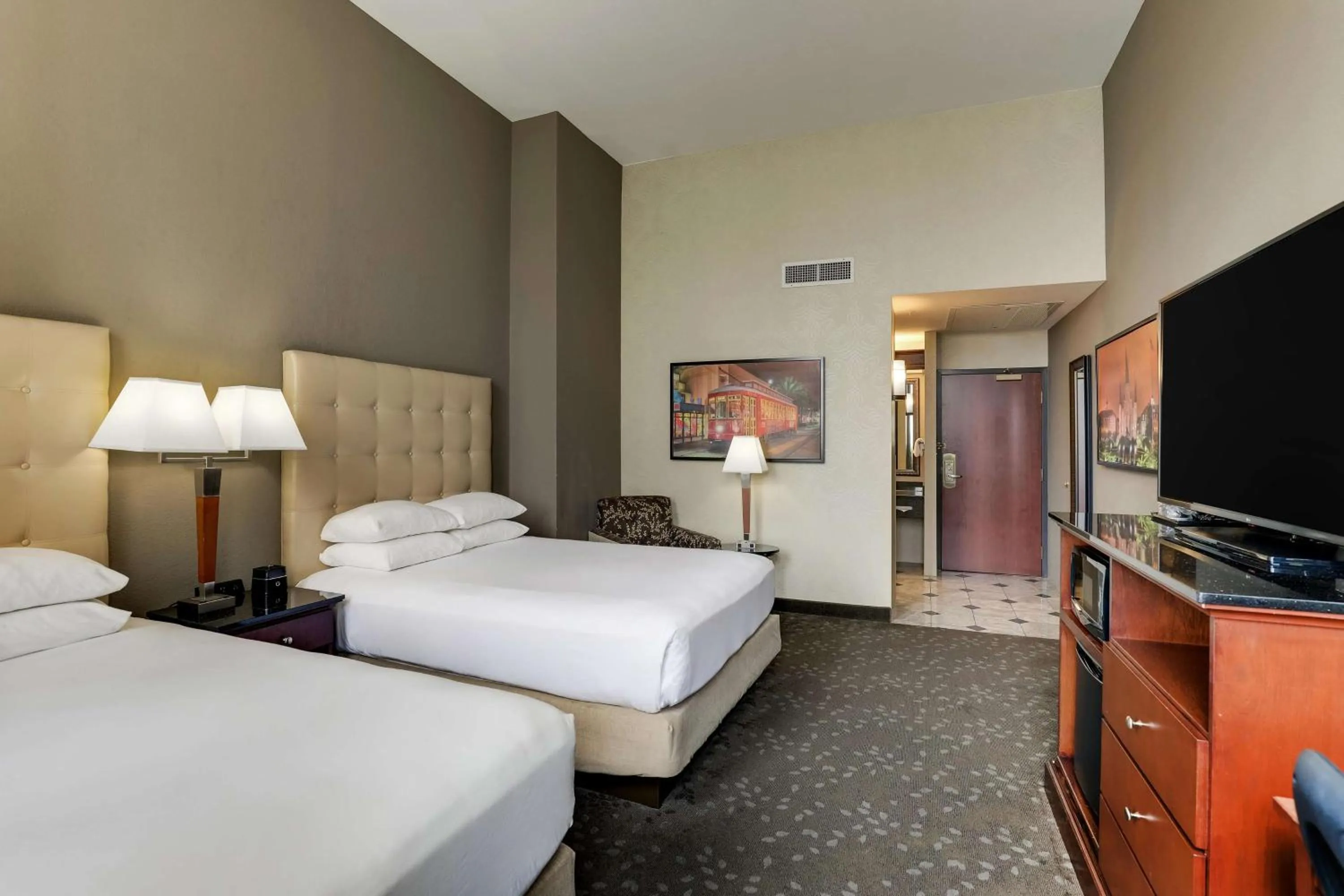 Bedroom, Bed in Drury Plaza Hotel New Orleans