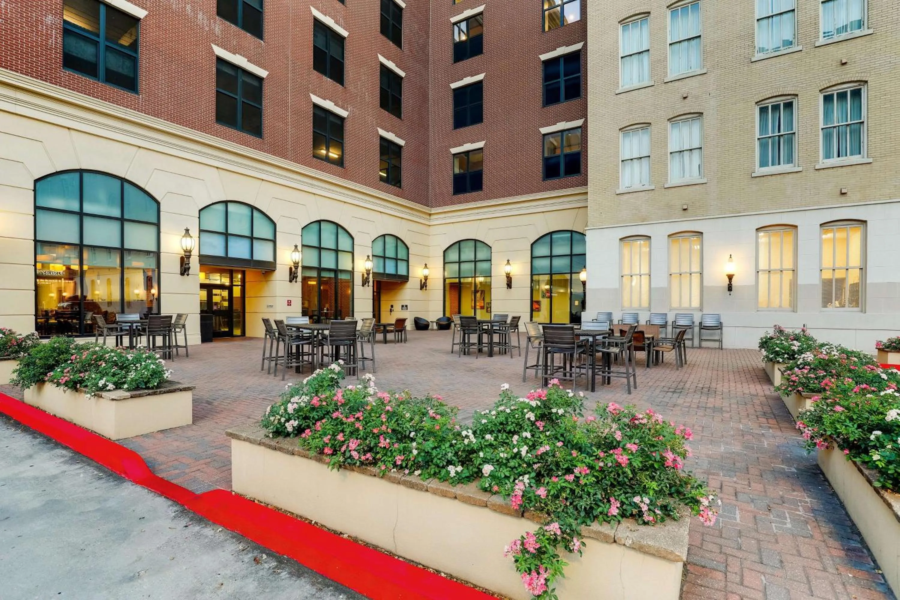 Property building in Drury Plaza Hotel New Orleans