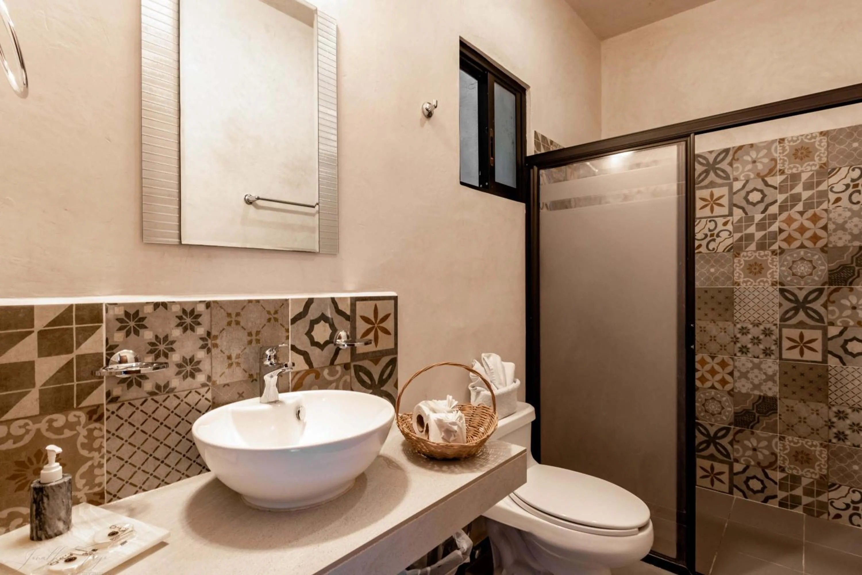 Bathroom in Hotel Colonial Zaci by GuruHotel