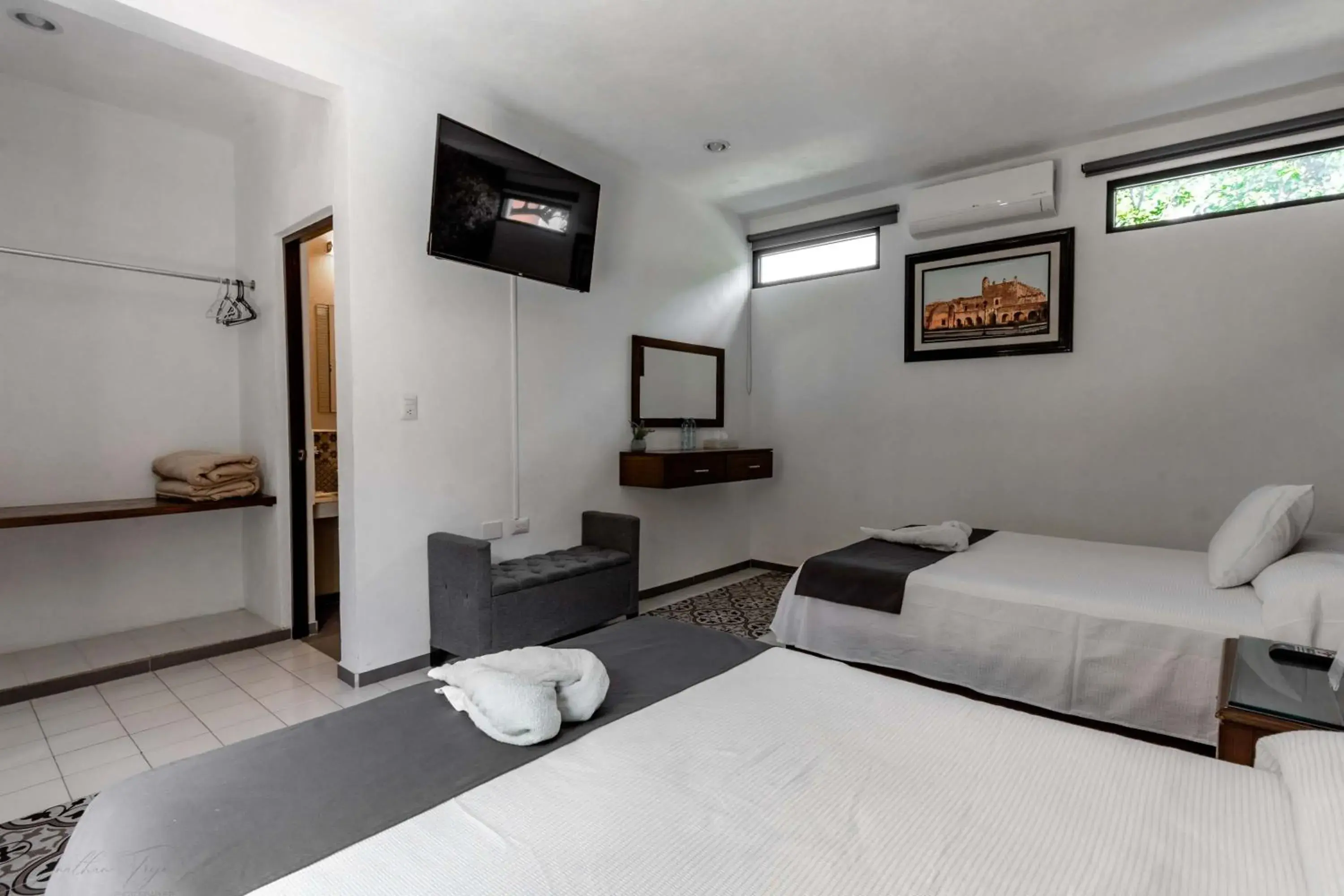 Photo of the whole room, Bed in Hotel Colonial Zaci by GuruHotel Photo of the whole room, Bed in Hotel Colonial Zaci by GuruHotel