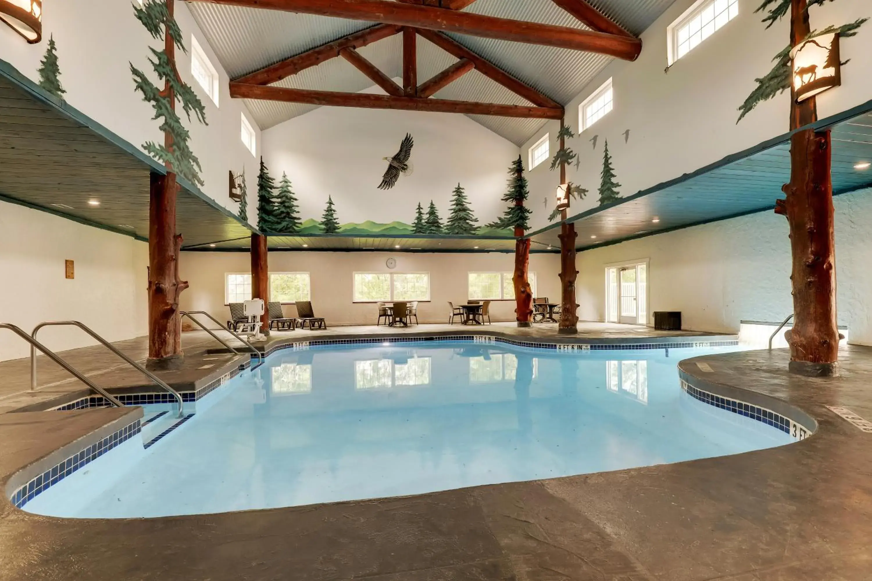 Swimming pool in Stoney Creek Hotel La Crosse - Onalaska Swimming pool in Stoney Creek Hotel La Crosse - Onalaska