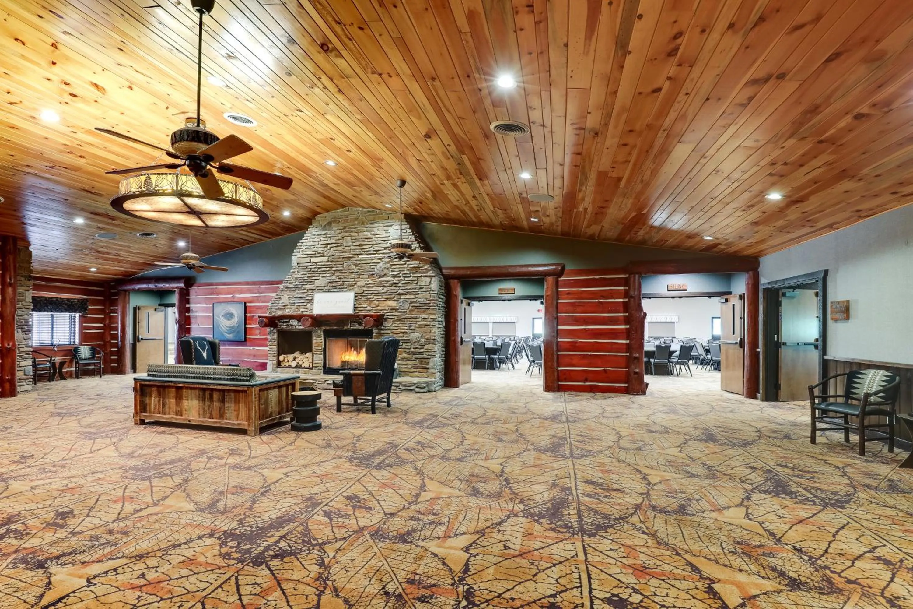 Seating area in Stoney Creek Hotel La Crosse - Onalaska