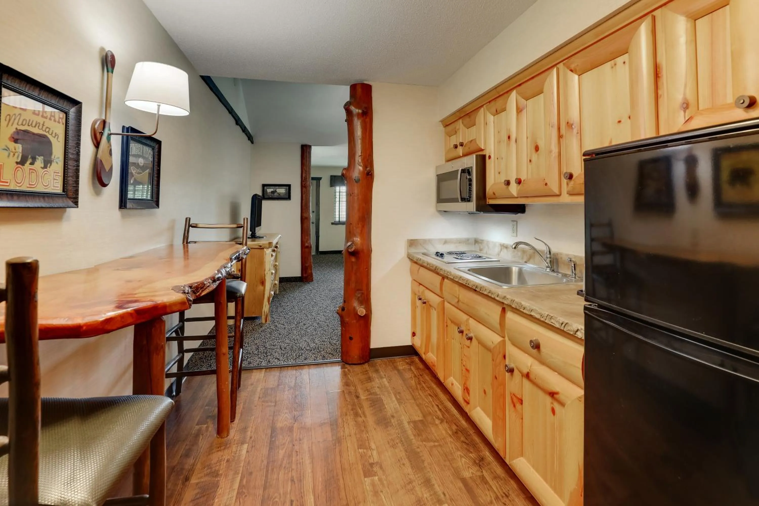 Kitchen or kitchenette in Stoney Creek Hotel La Crosse - Onalaska