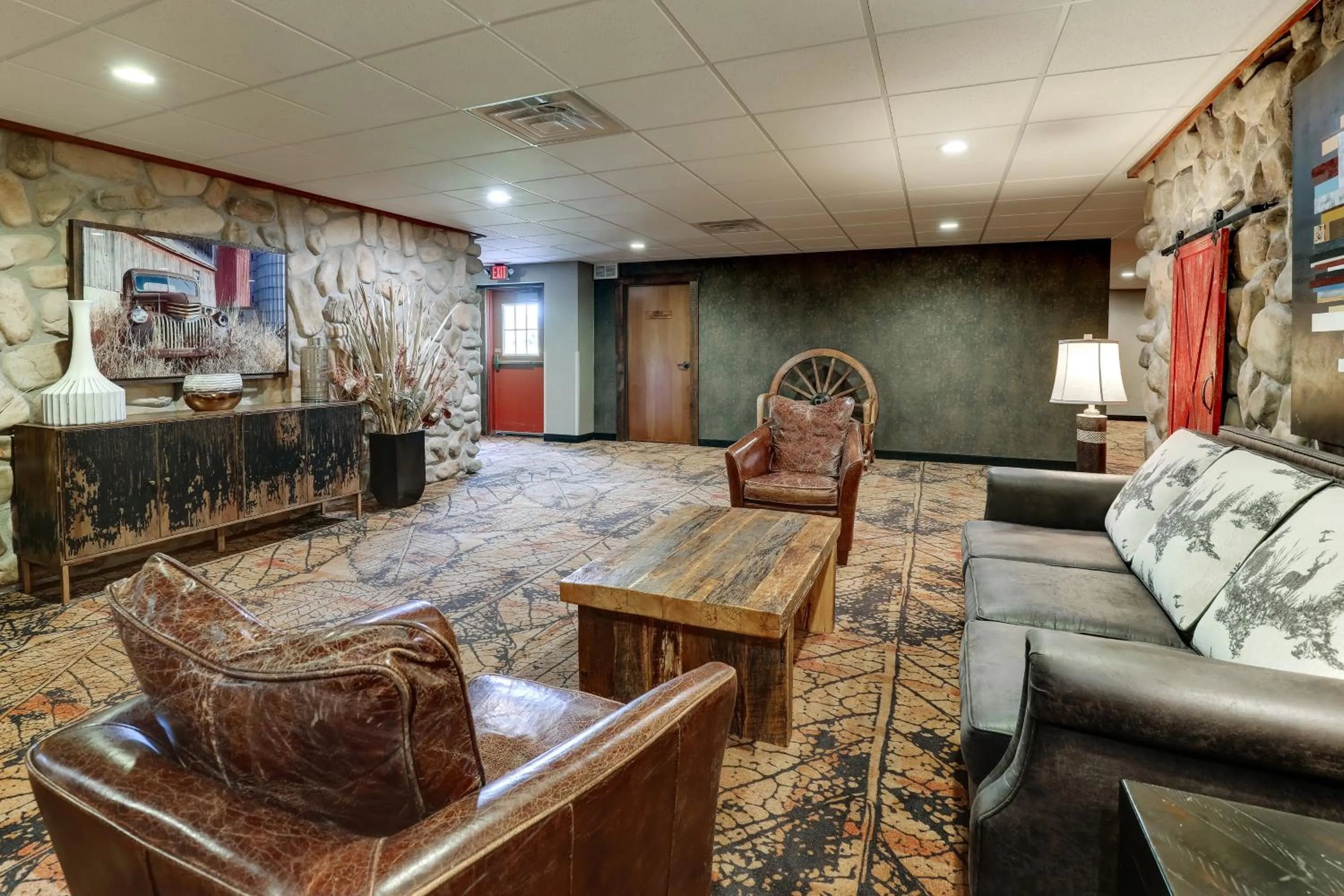 Seating area in Stoney Creek Hotel La Crosse - Onalaska