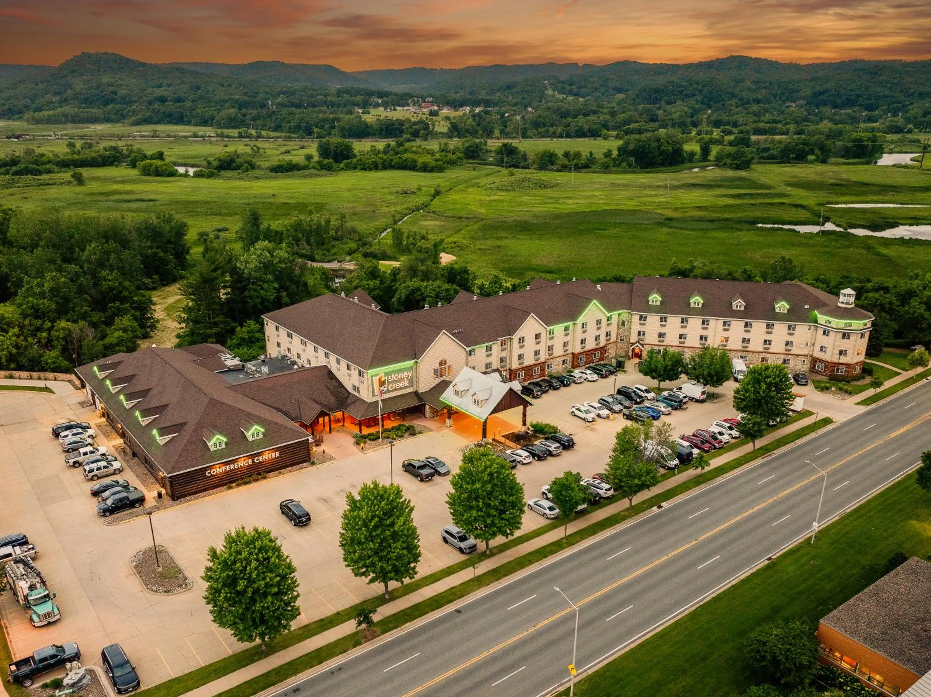 Property building in Stoney Creek Hotel La Crosse - Onalaska