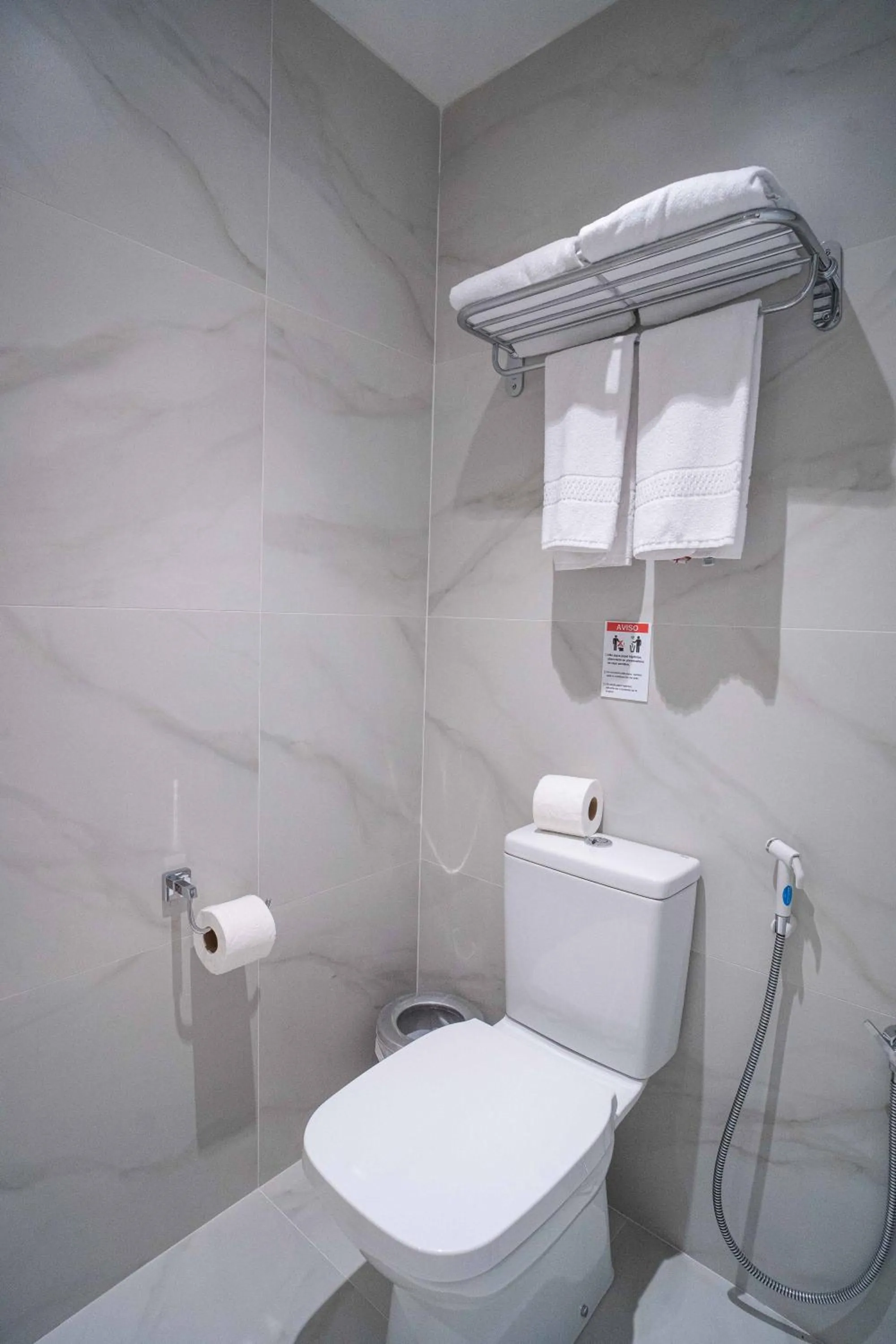 Toilet in Intercity Portofino Florianópolis