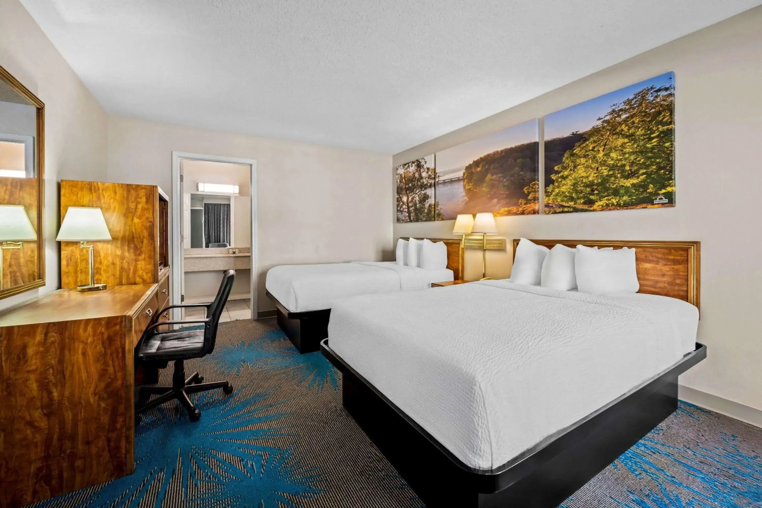 Bed in Days Inn by Wyndham Dubuque Bed in Days Inn by Wyndham Dubuque