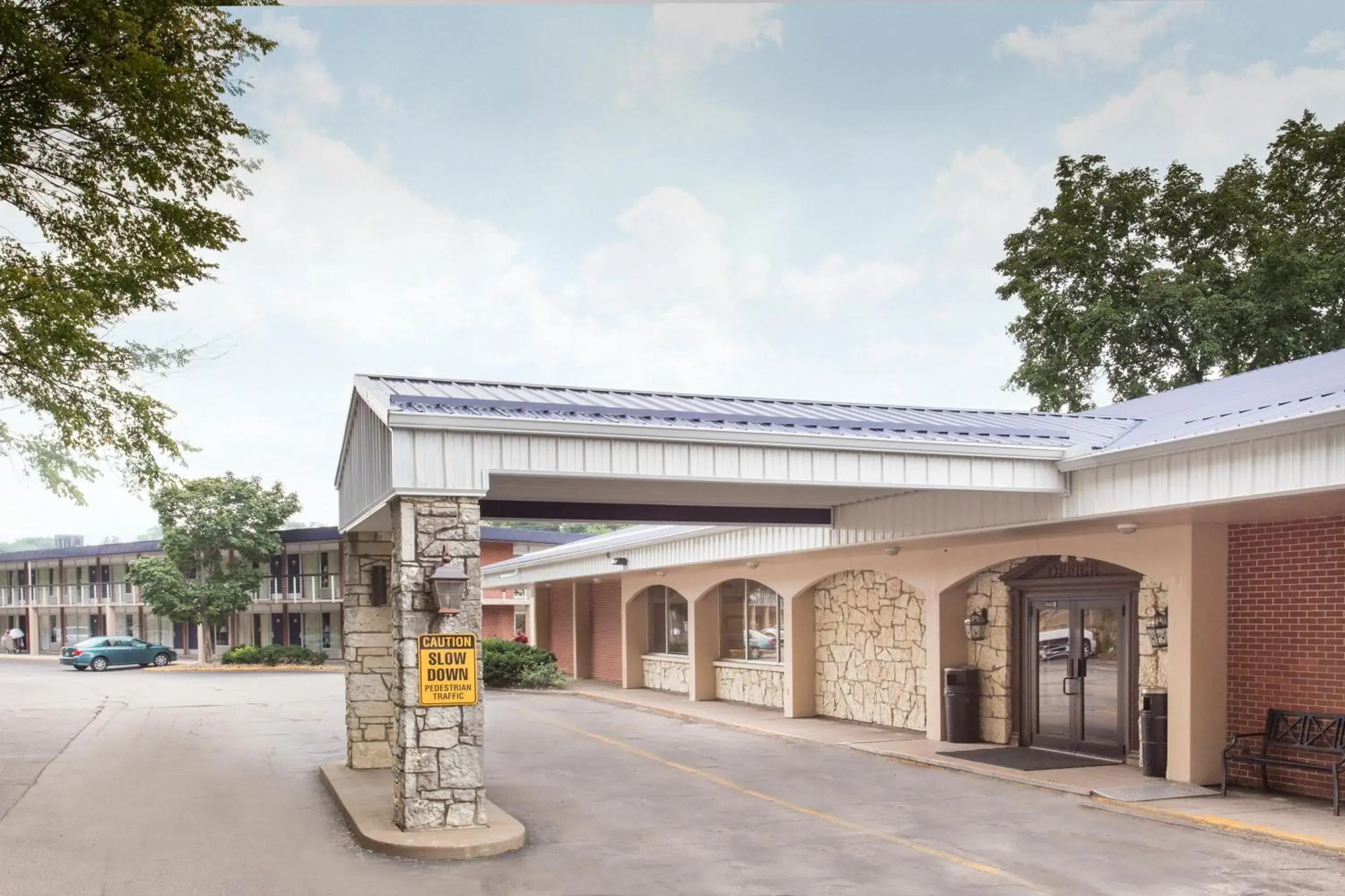 Facade/entrance in Days Inn by Wyndham Dubuque Facade/entrance in Days Inn by Wyndham Dubuque