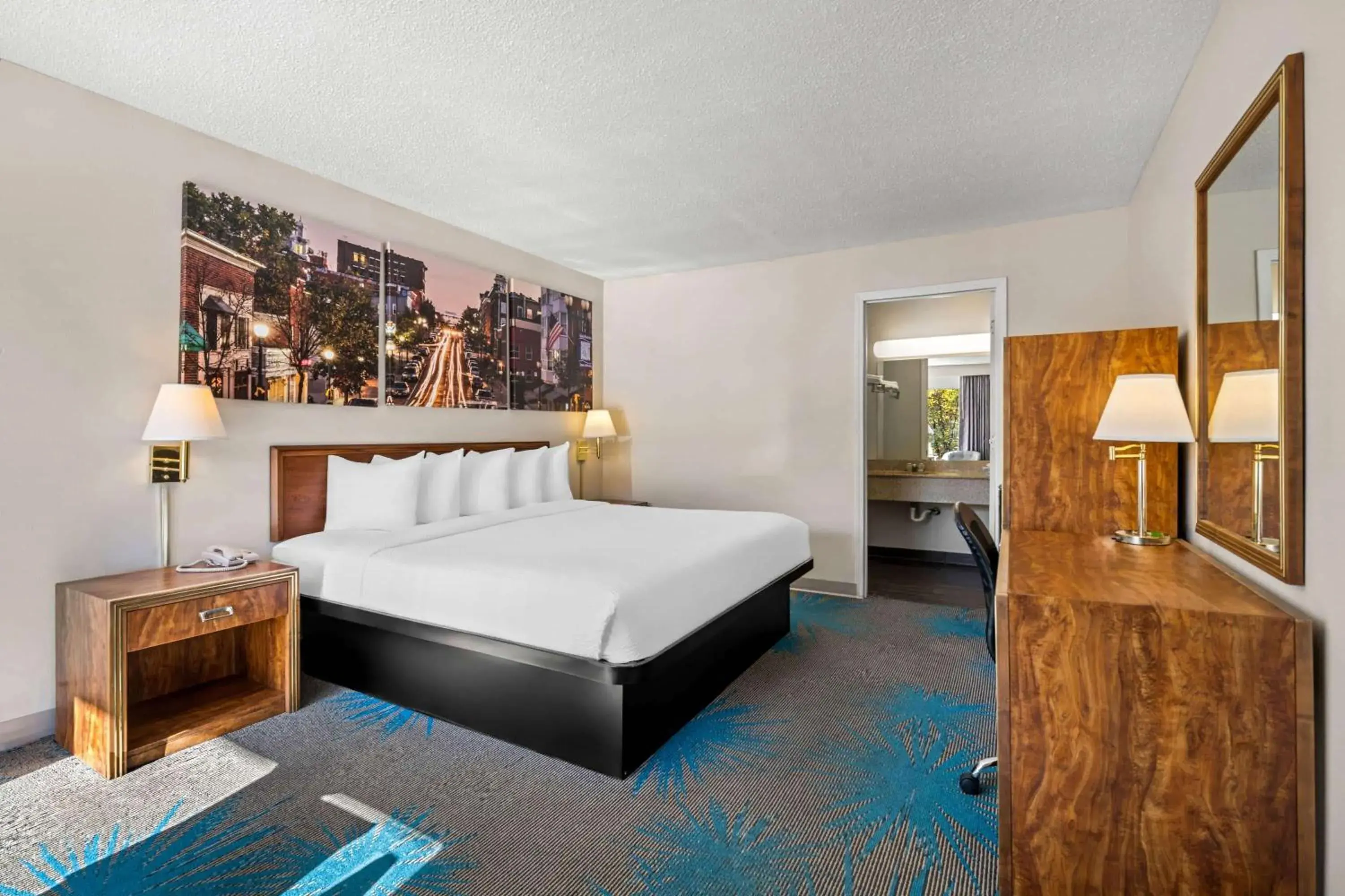 Bed in Days Inn by Wyndham Dubuque Bed in Days Inn by Wyndham Dubuque