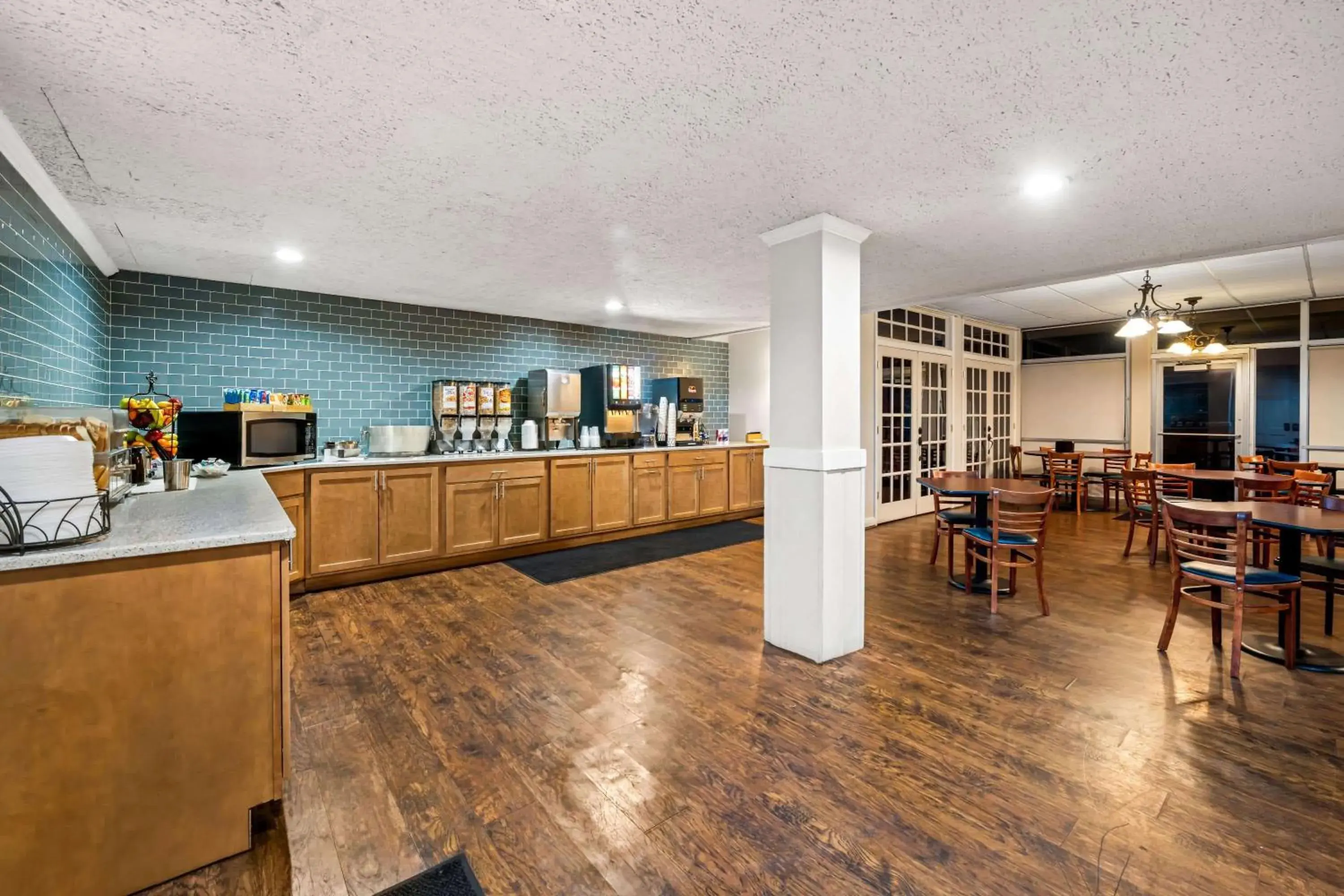 Restaurant/places to eat in Days Inn by Wyndham Dubuque Restaurant/places to eat in Days Inn by Wyndham Dubuque