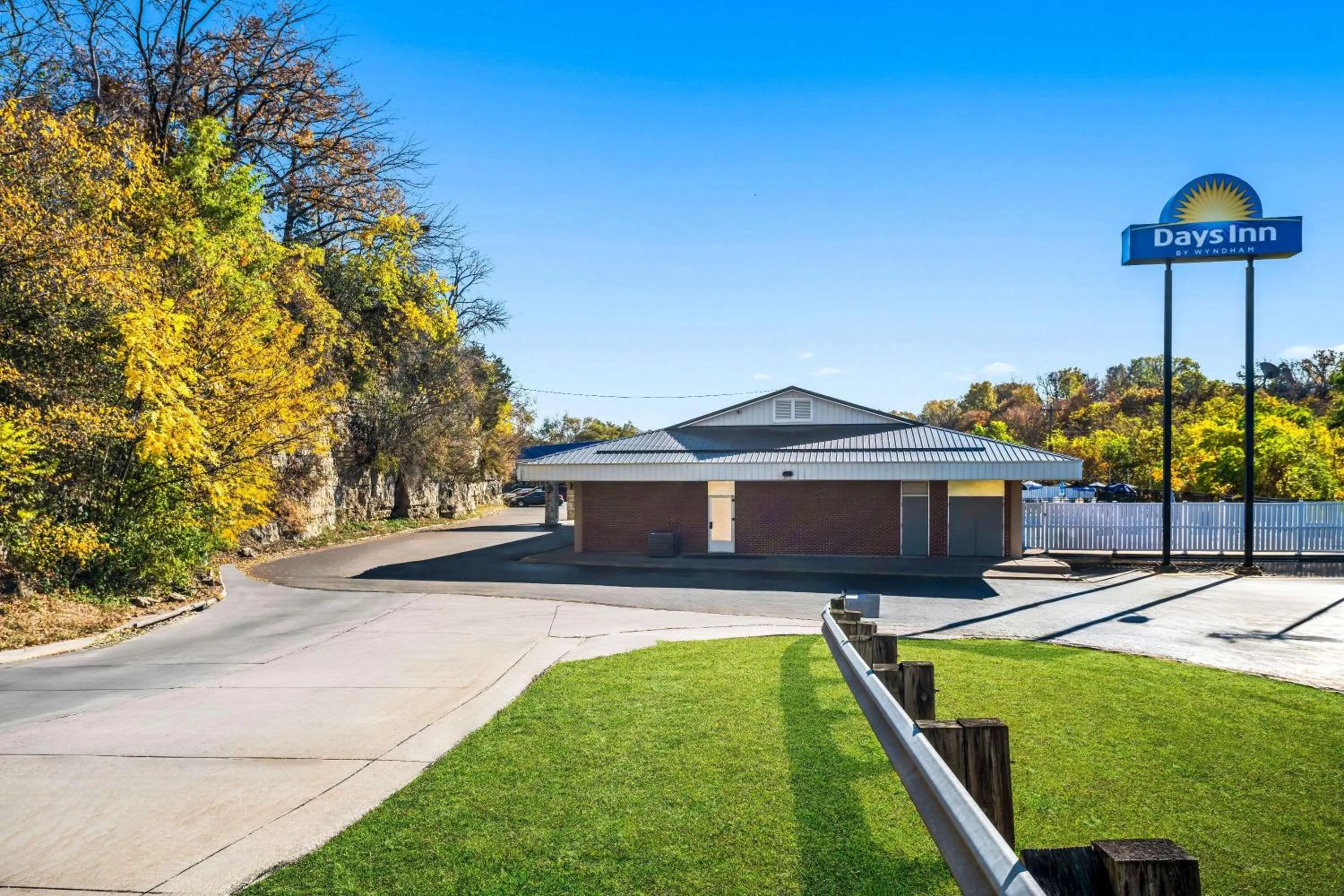 Property building in Days Inn by Wyndham Dubuque