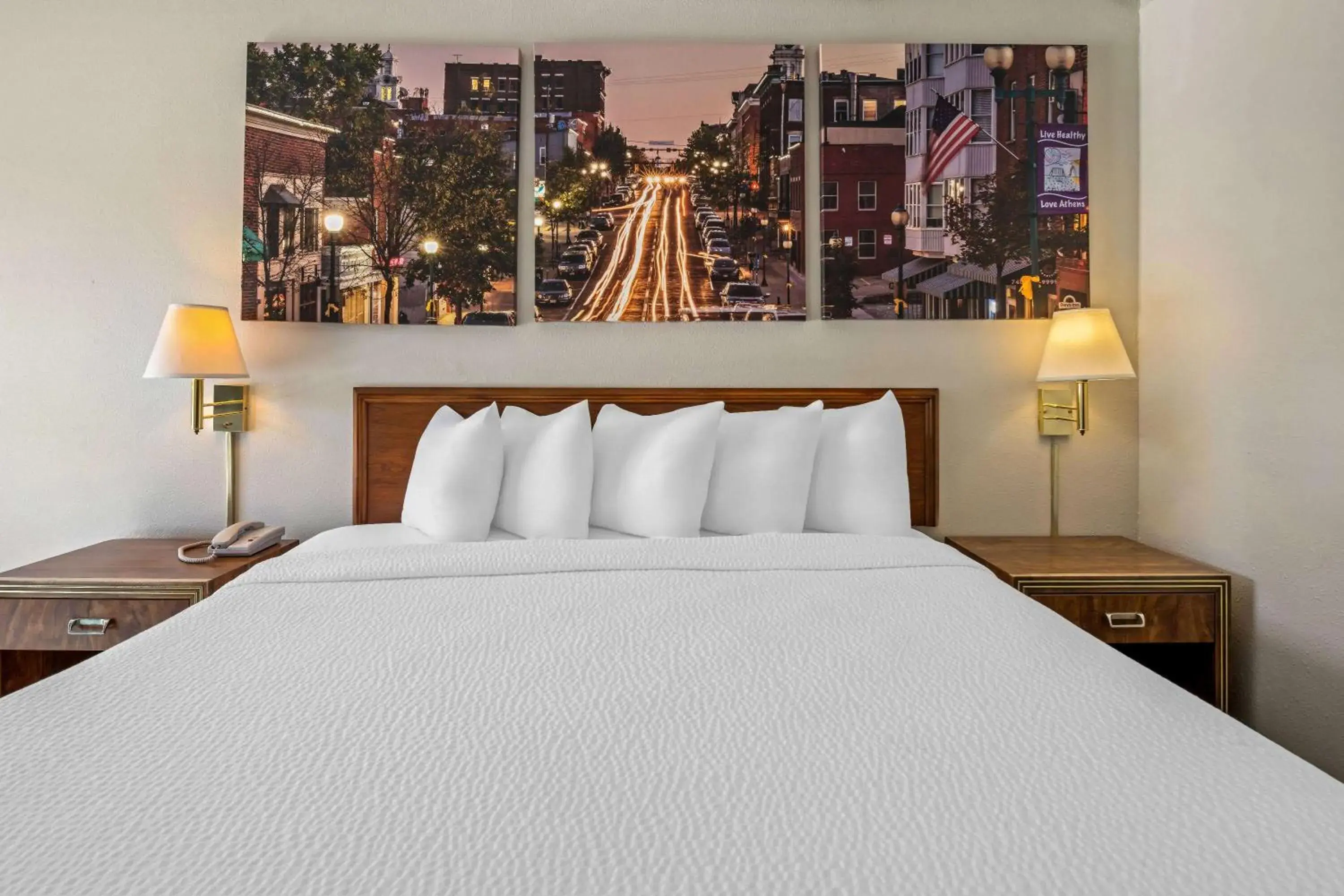 Bed in Days Inn by Wyndham Dubuque Bed in Days Inn by Wyndham Dubuque