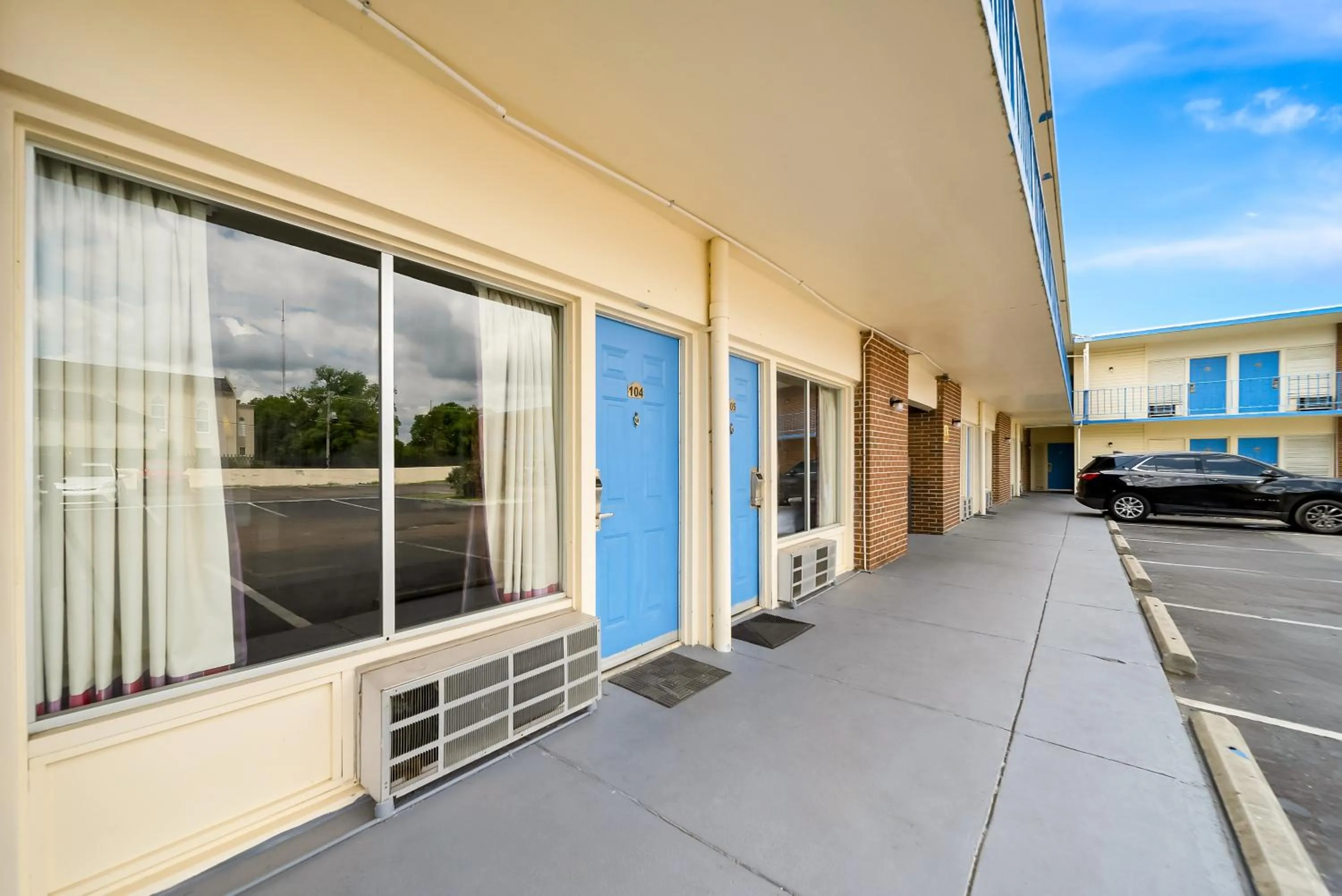 Property building in Capitol Inn and Suites