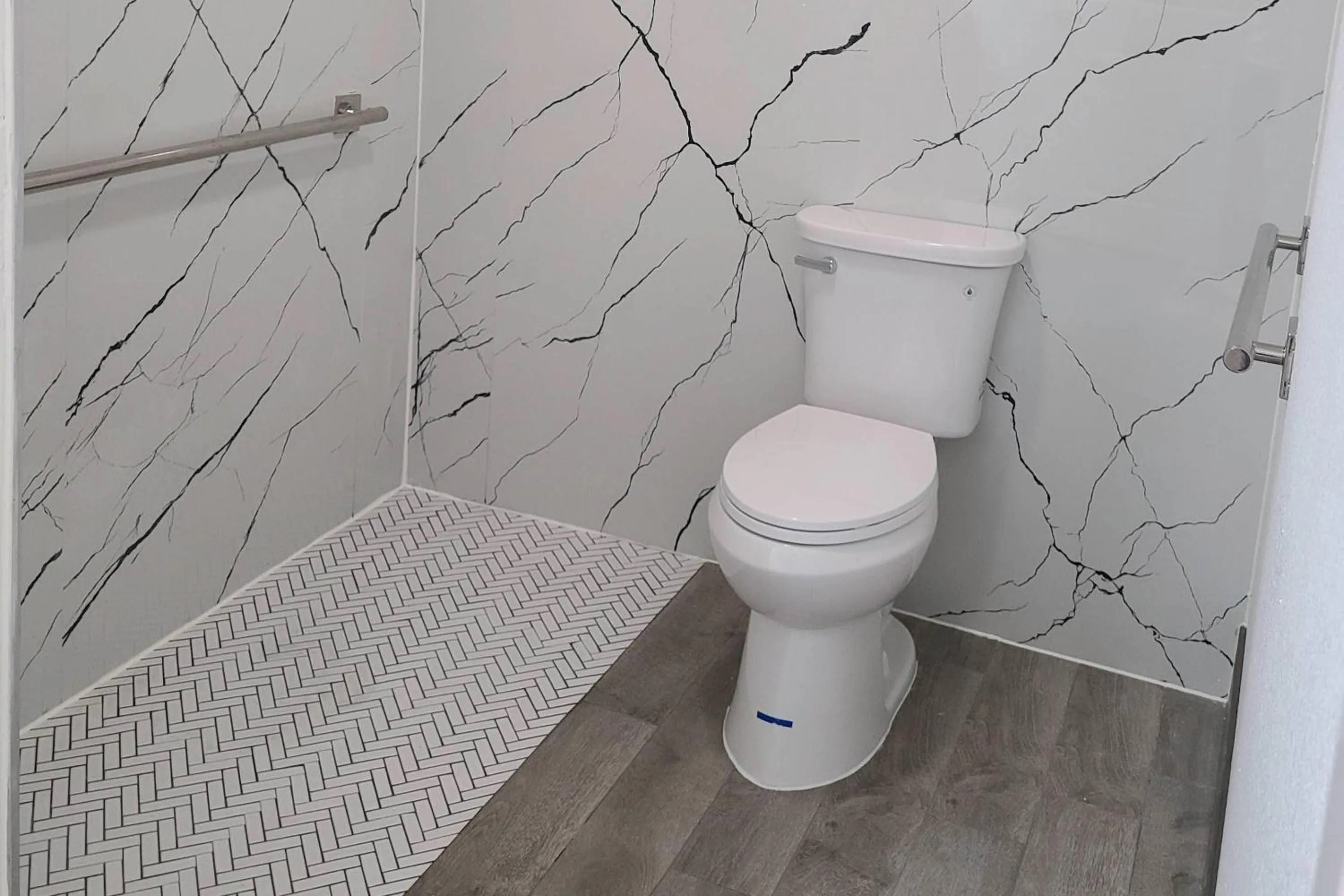 Bedroom in Rodeway Inn