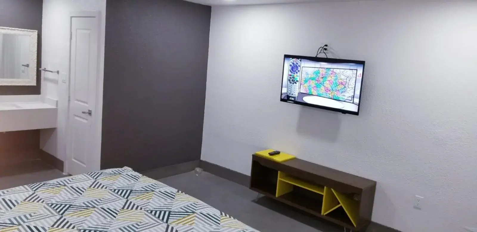 King Room - Non Smoking/Exterior Hall in Rodeway Inn King Room - Non Smoking/Exterior Hall in Rodeway Inn