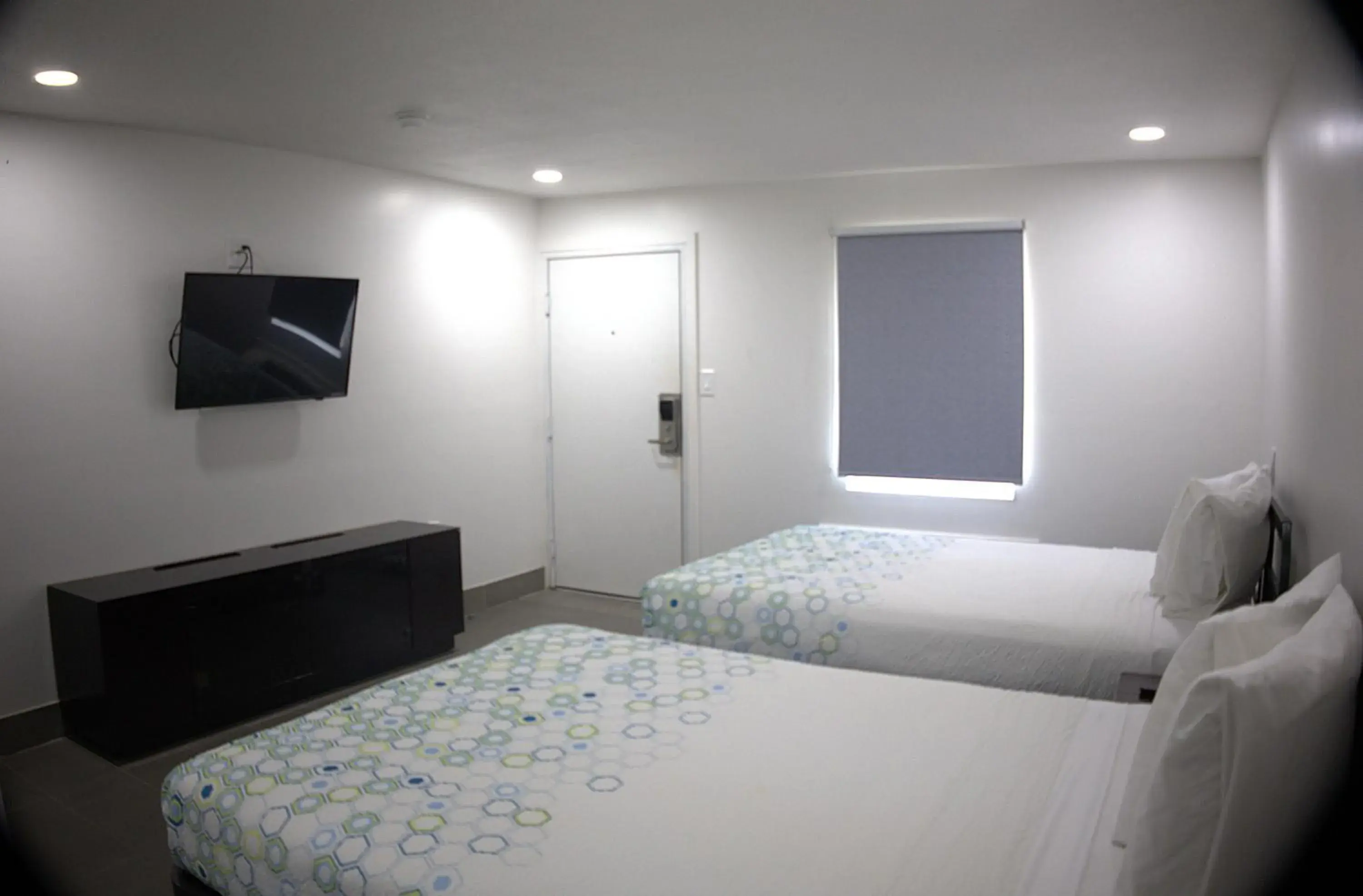 Quadruple Room - Non Smoking/Exterior Hall in Rodeway Inn Quadruple Room - Non Smoking/Exterior Hall in Rodeway Inn