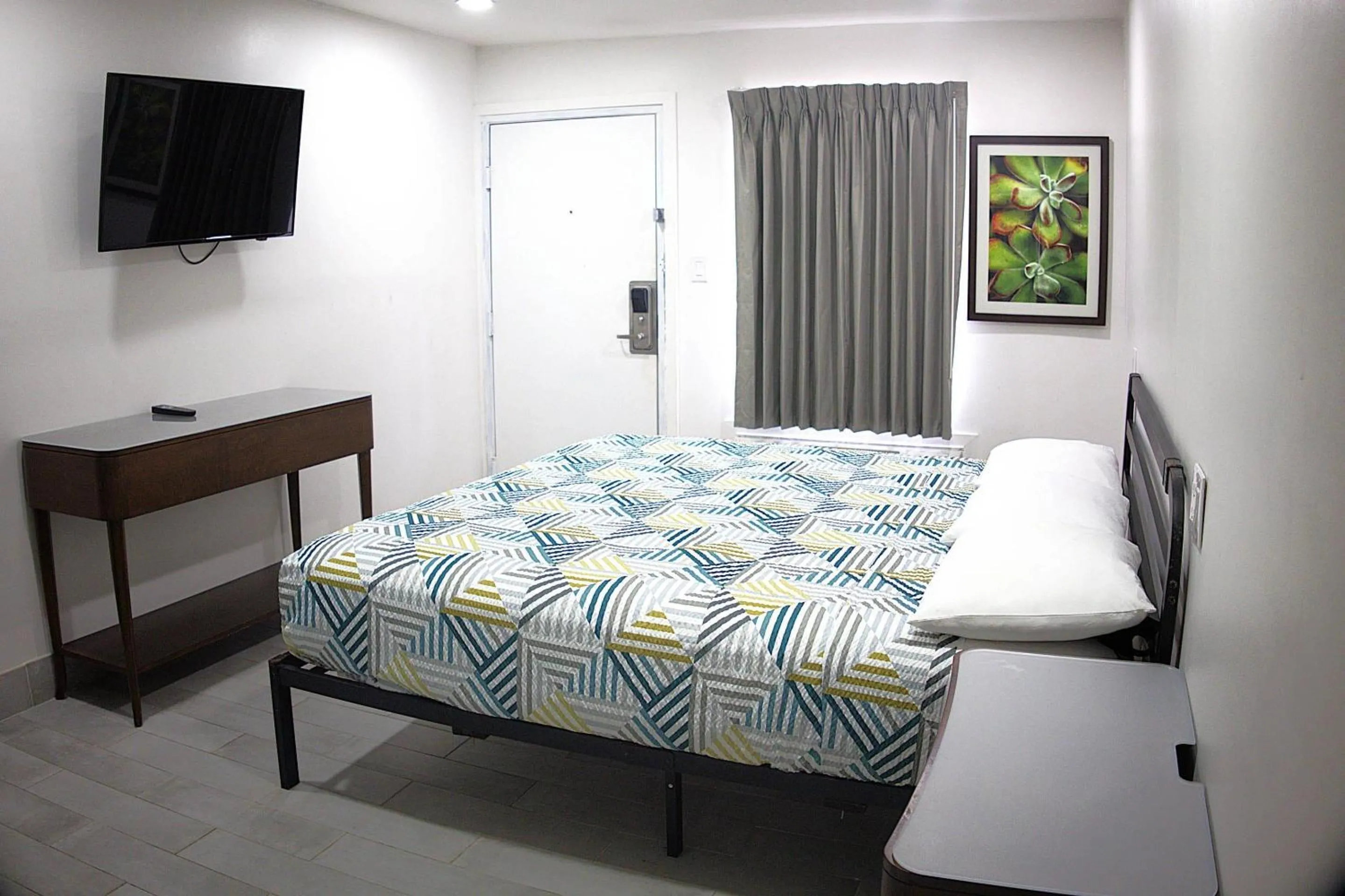 Bedroom, Bed in Rodeway Inn