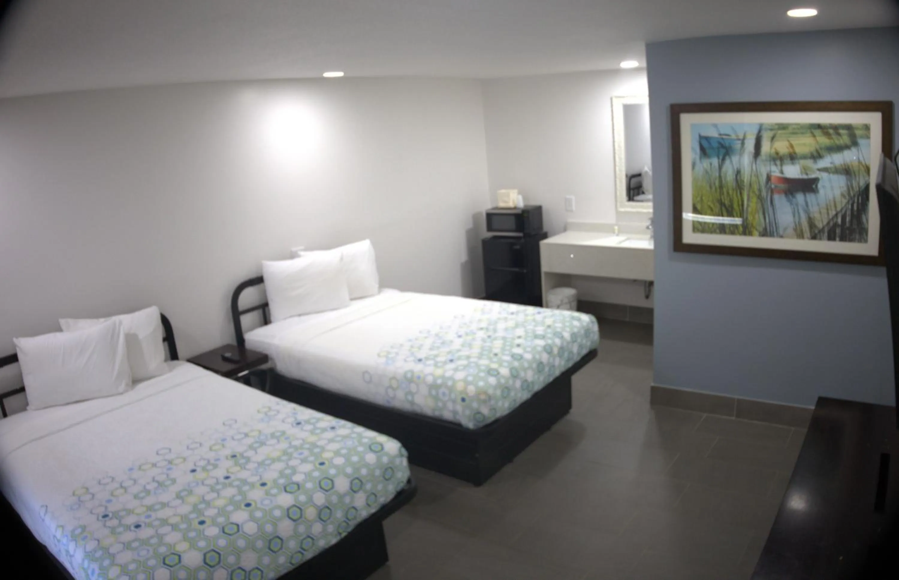 Photo of the whole room, Bed in Rodeway Inn