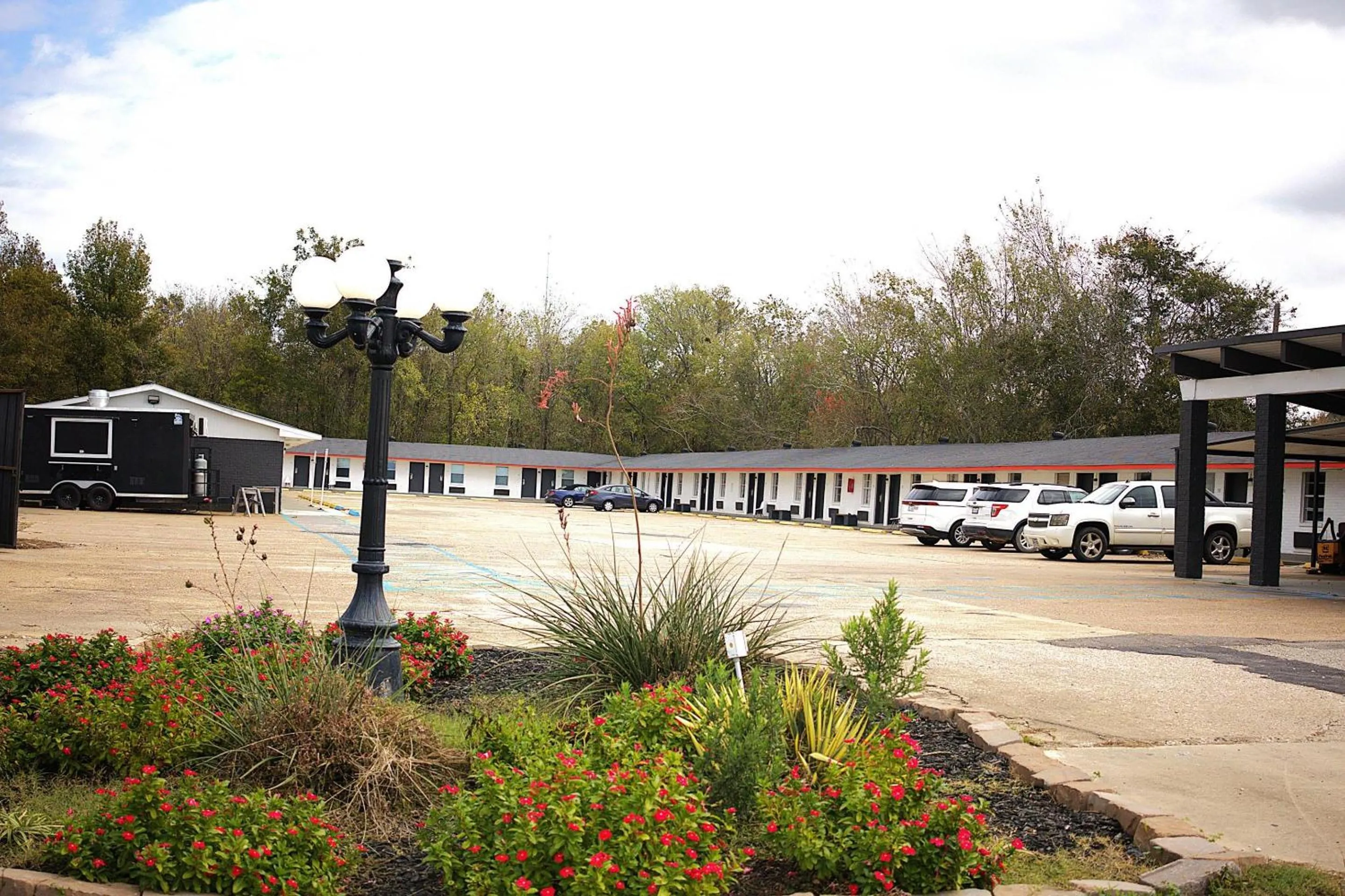 Property building in Rodeway Inn