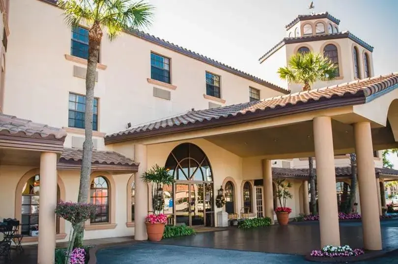 Facade/entrance in Inn on the Lakes Facade/entrance in Inn on the Lakes