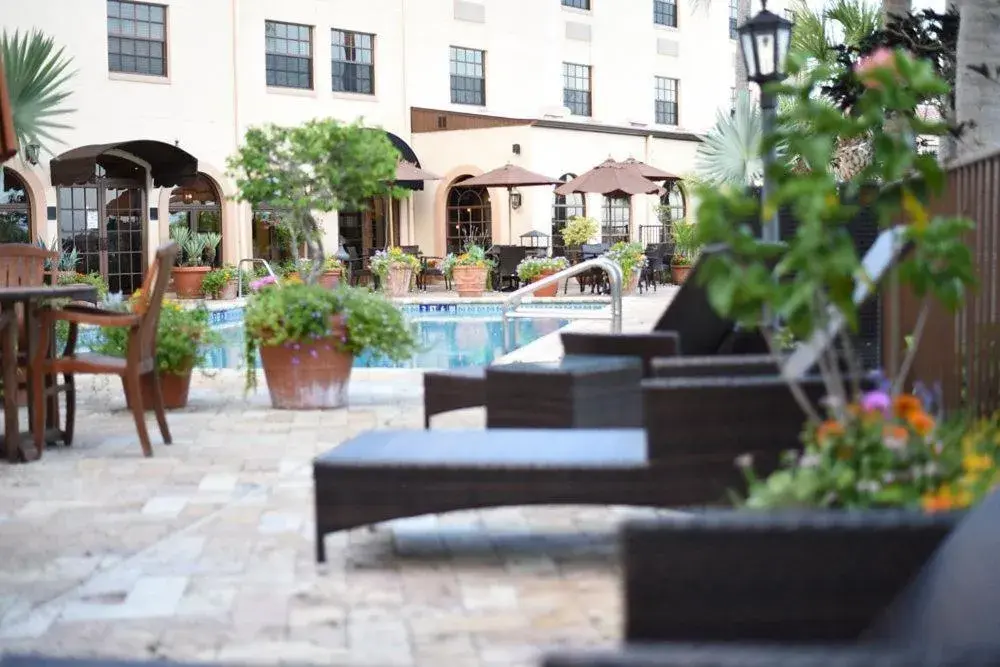 Property building in Inn on the Lakes Property building in Inn on the Lakes