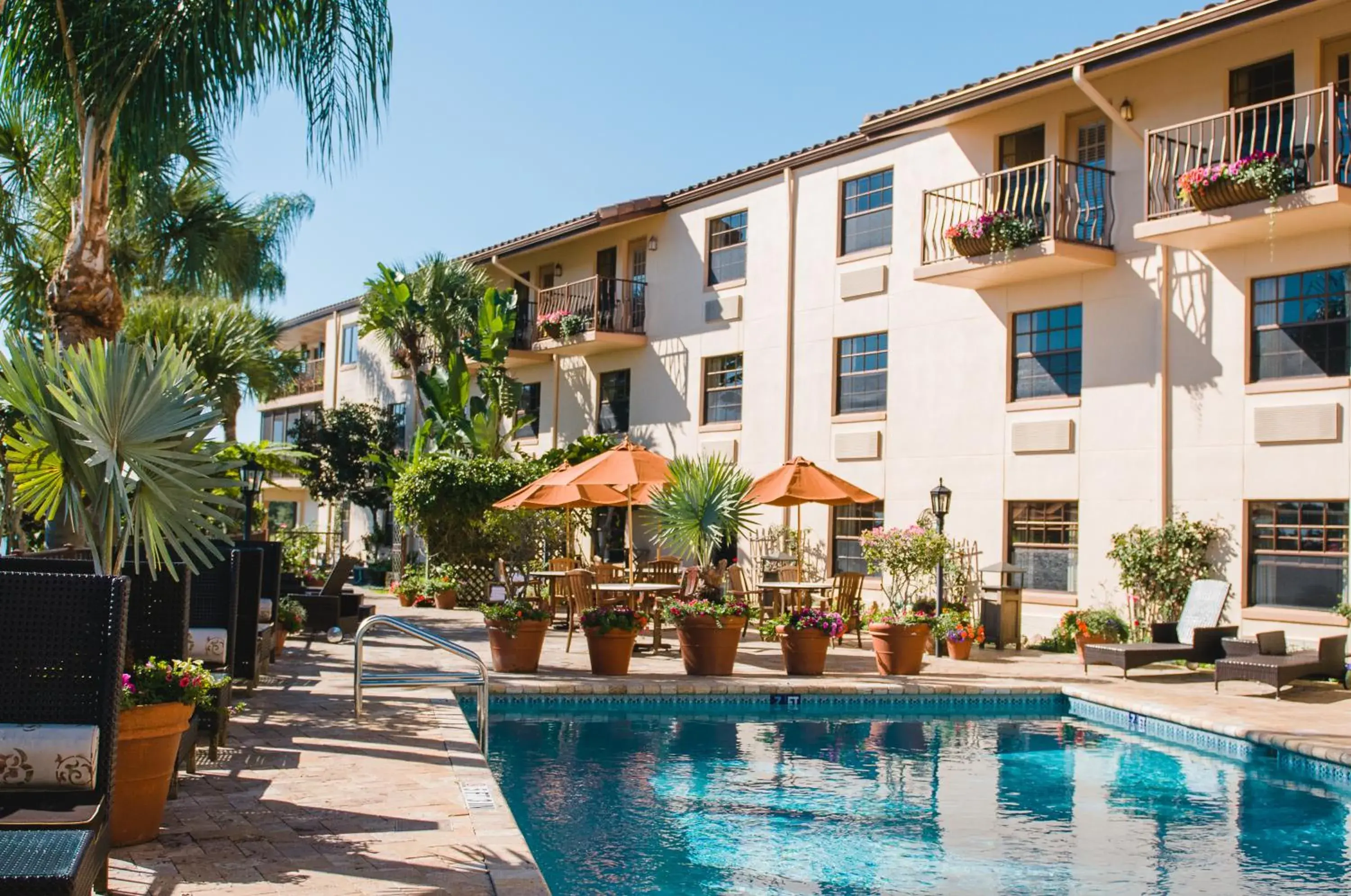 Property building in Inn on the Lakes Property building in Inn on the Lakes