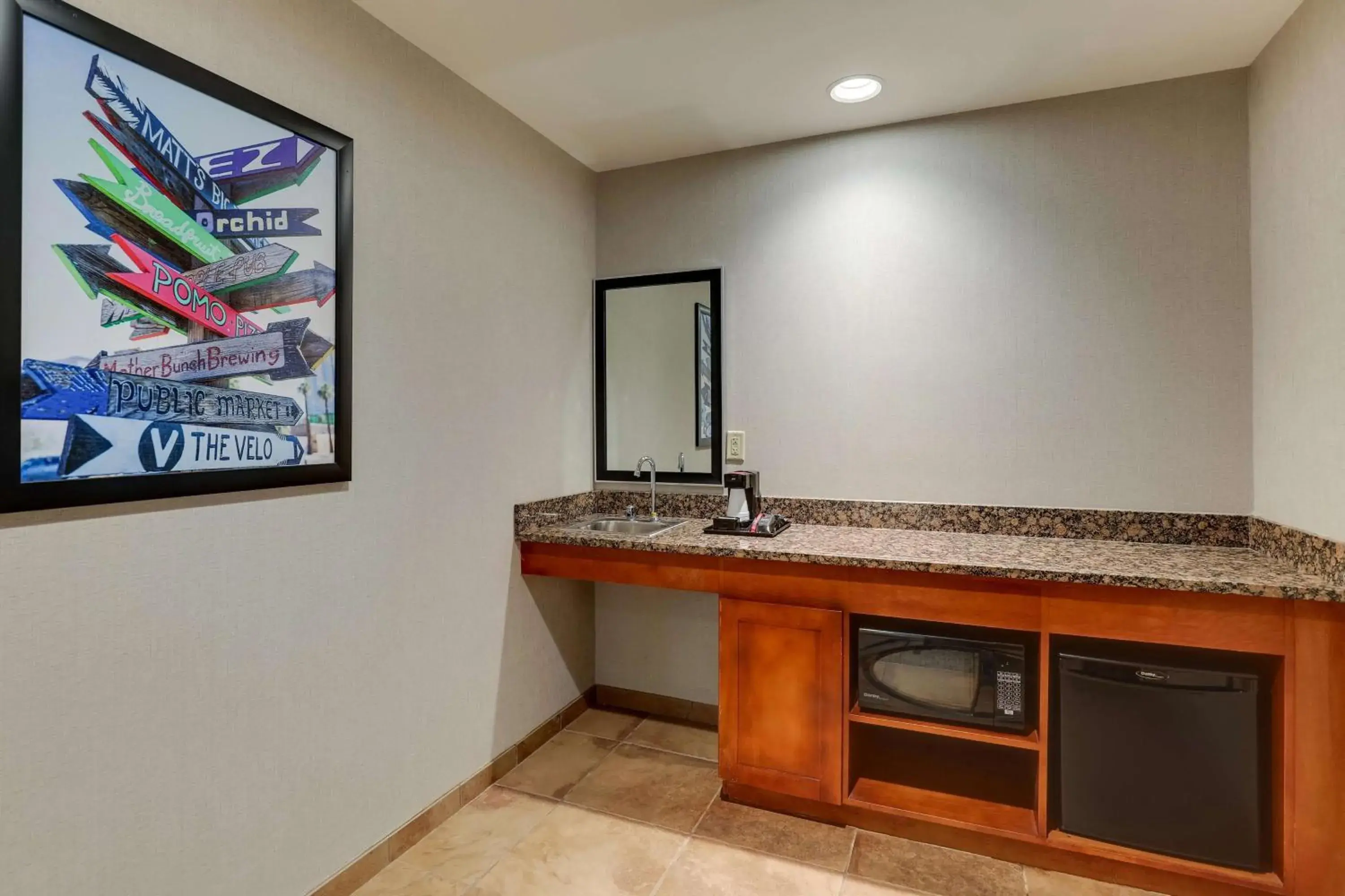 Bedroom in Drury Inn & Suites Phoenix Airport Bedroom in Drury Inn & Suites Phoenix Airport